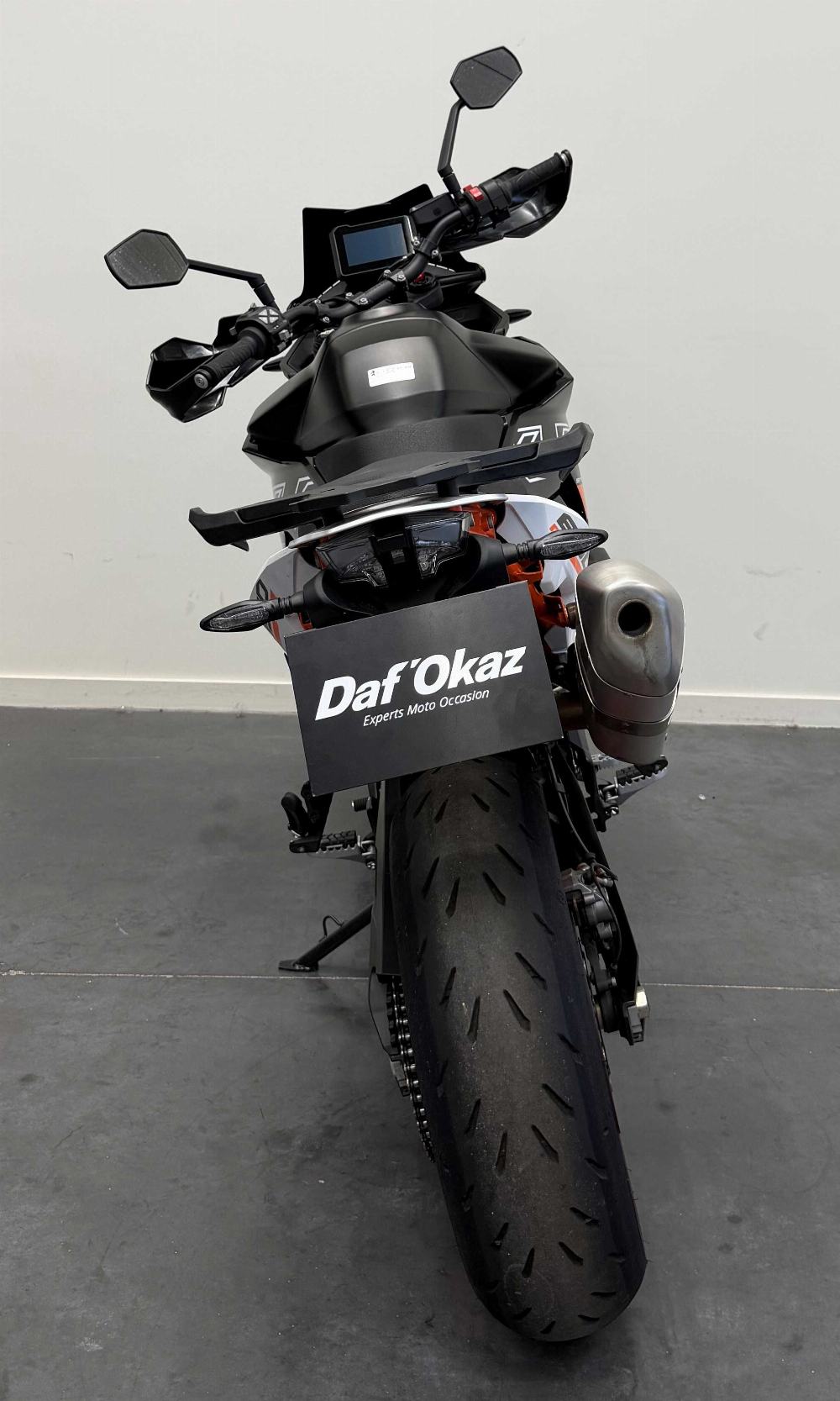 KTM 890 SMT 2024 vue arrière