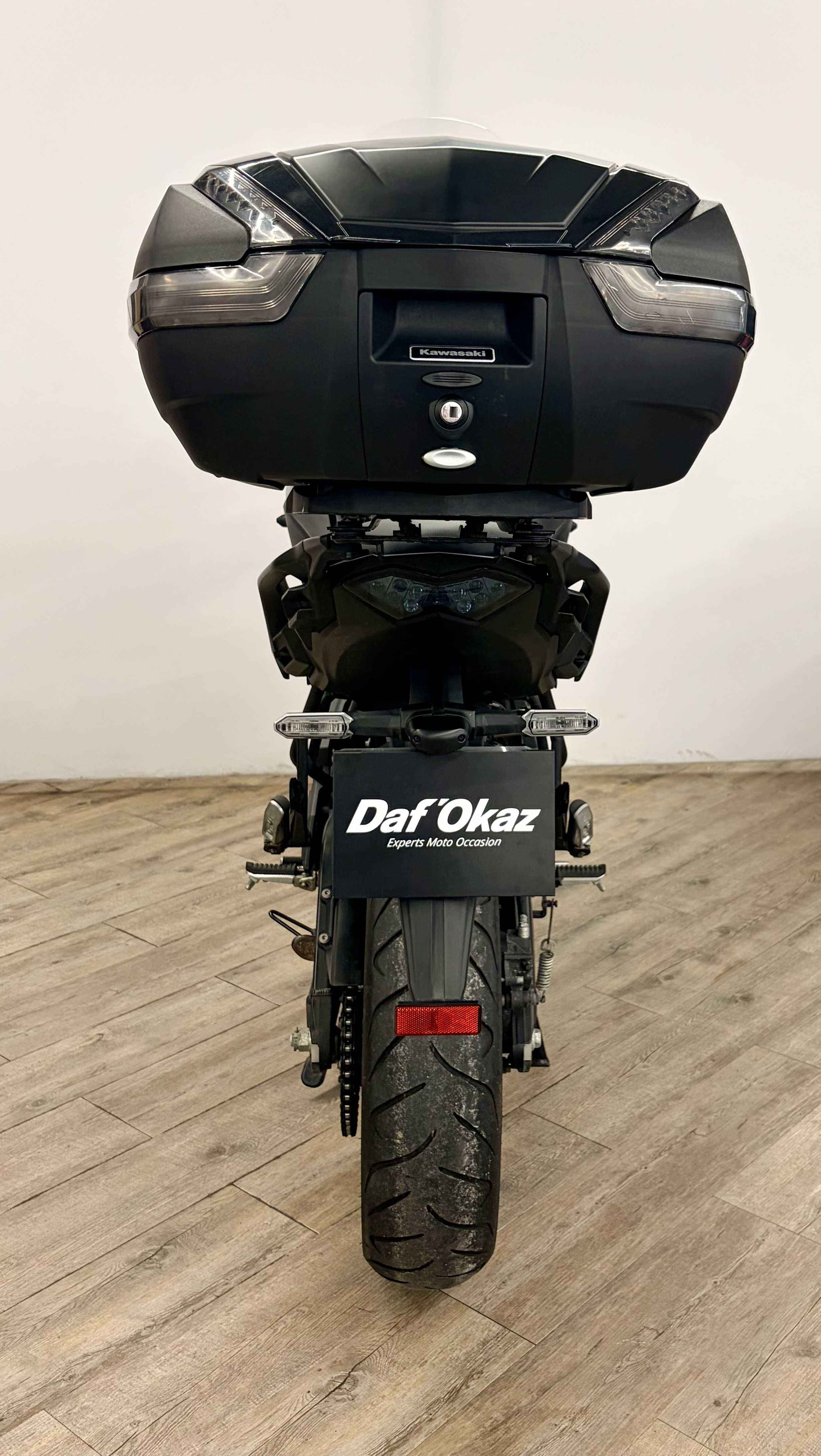 Kawasaki KLE 650 Versys 2023 HD vue arrière