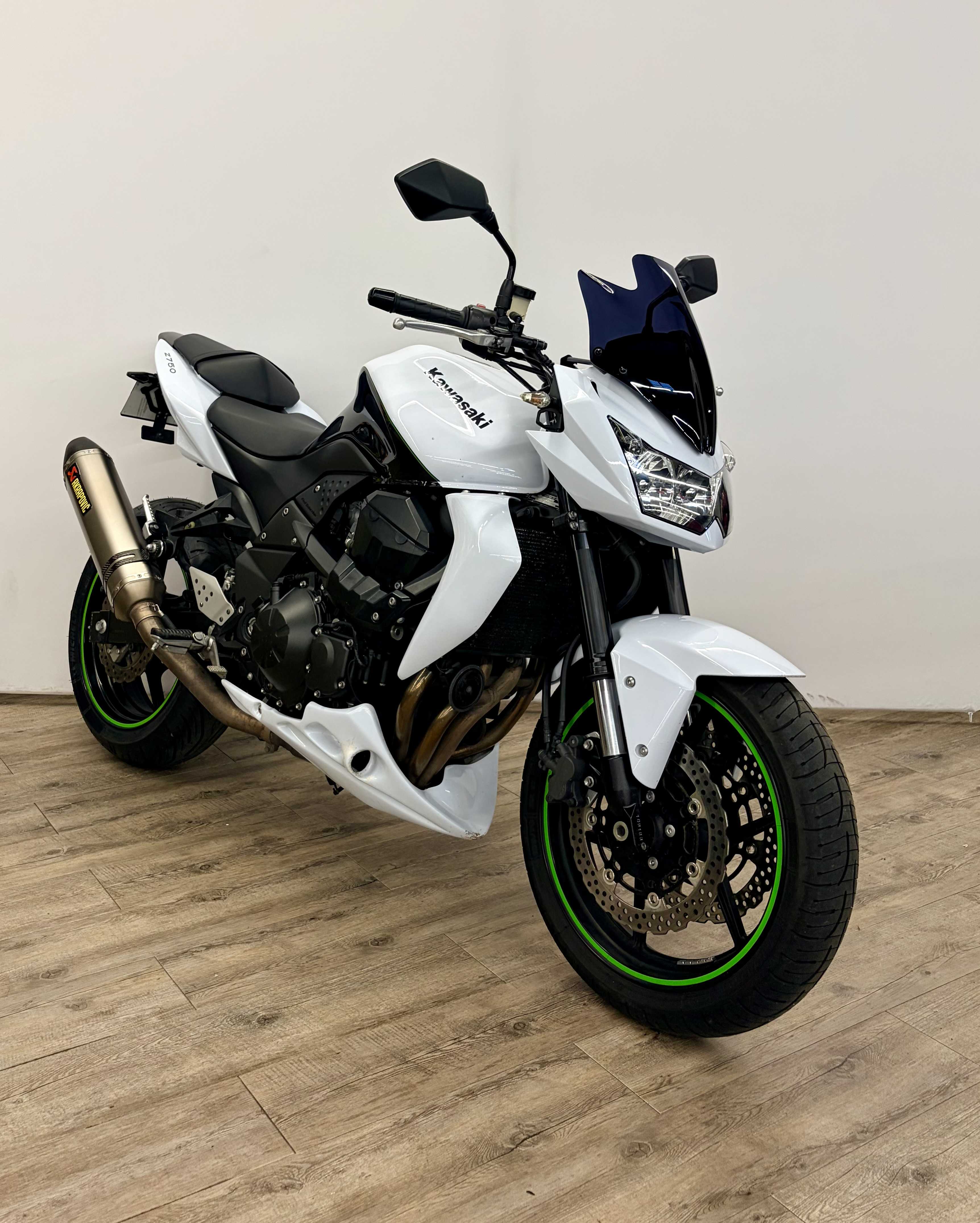 Kawasaki Z 750 (ZR750) 2010 HD vue 3/4 droite