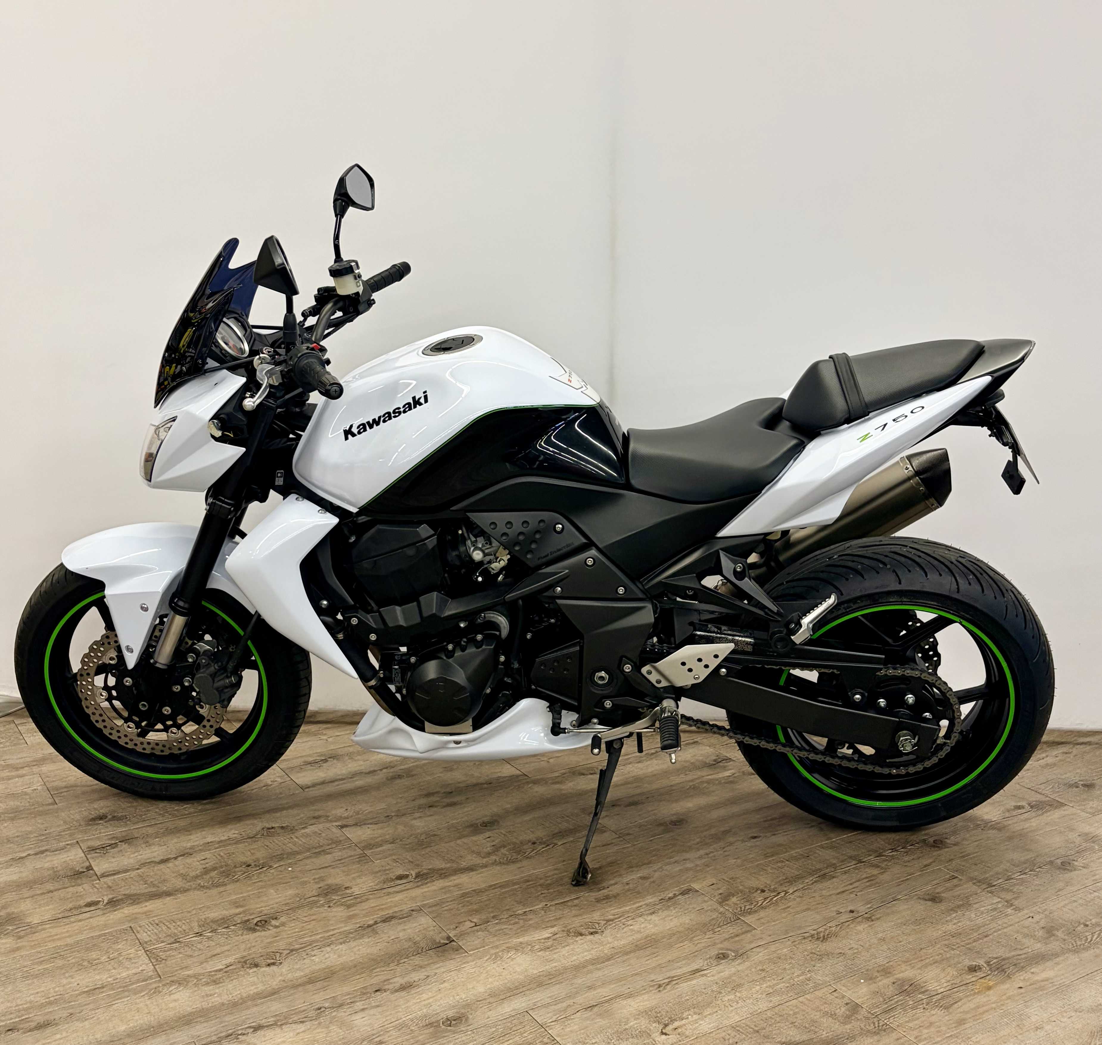 Kawasaki Z 750 (ZR750) 2010 HD vue gauche