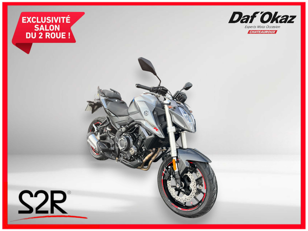 Voge 525R NAKED 2024 vue 3/4 droite