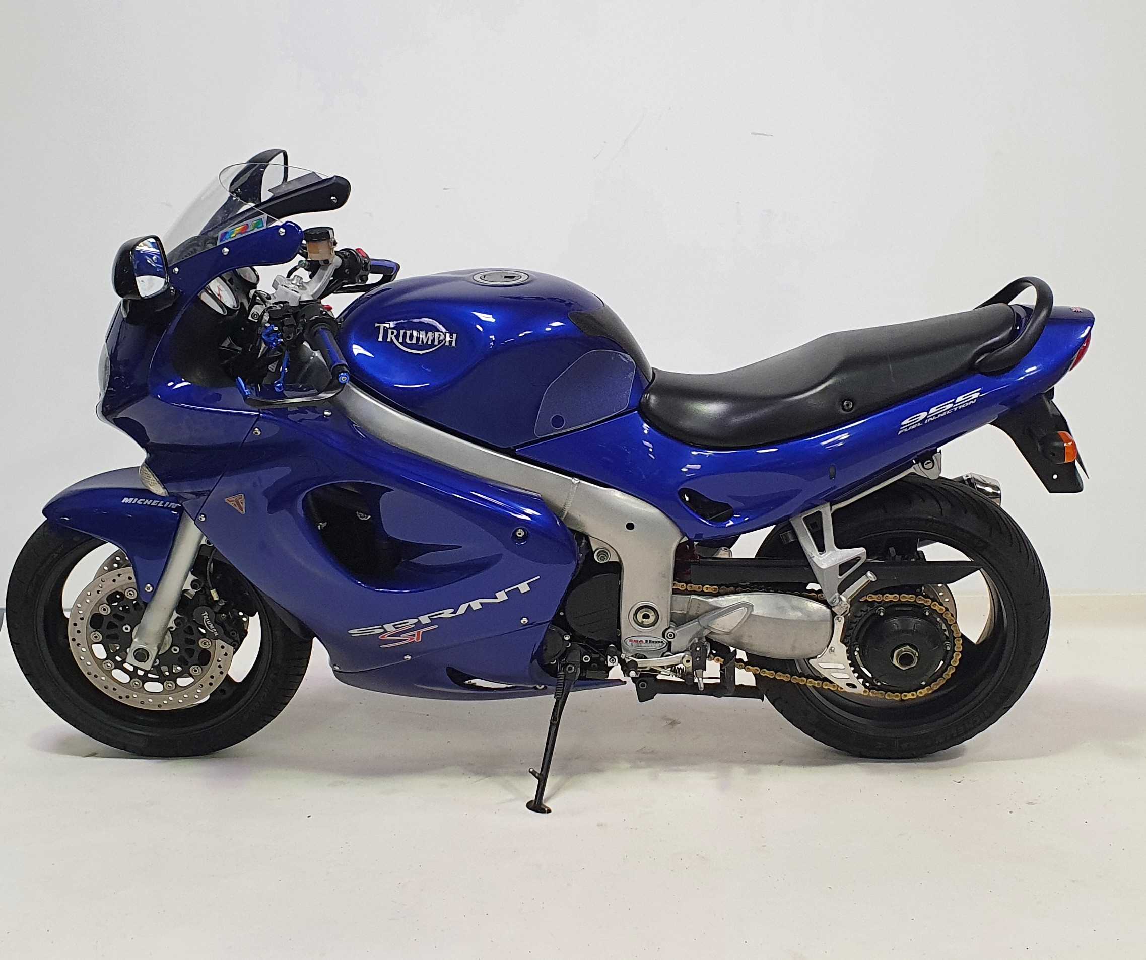 Triumph 955 ST 1999 HD vue gauche