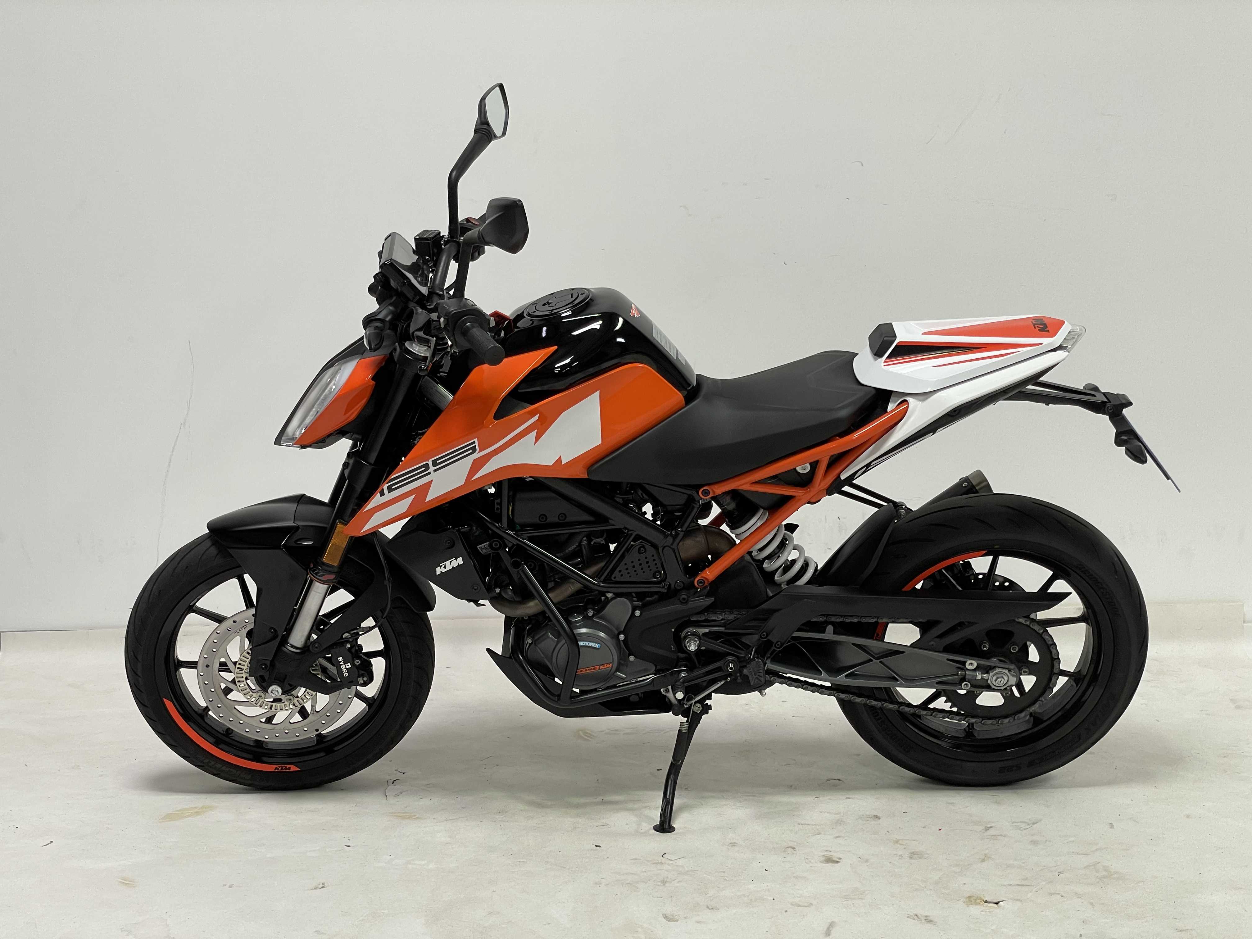 KTM 125 Duke 2019 HD vue gauche