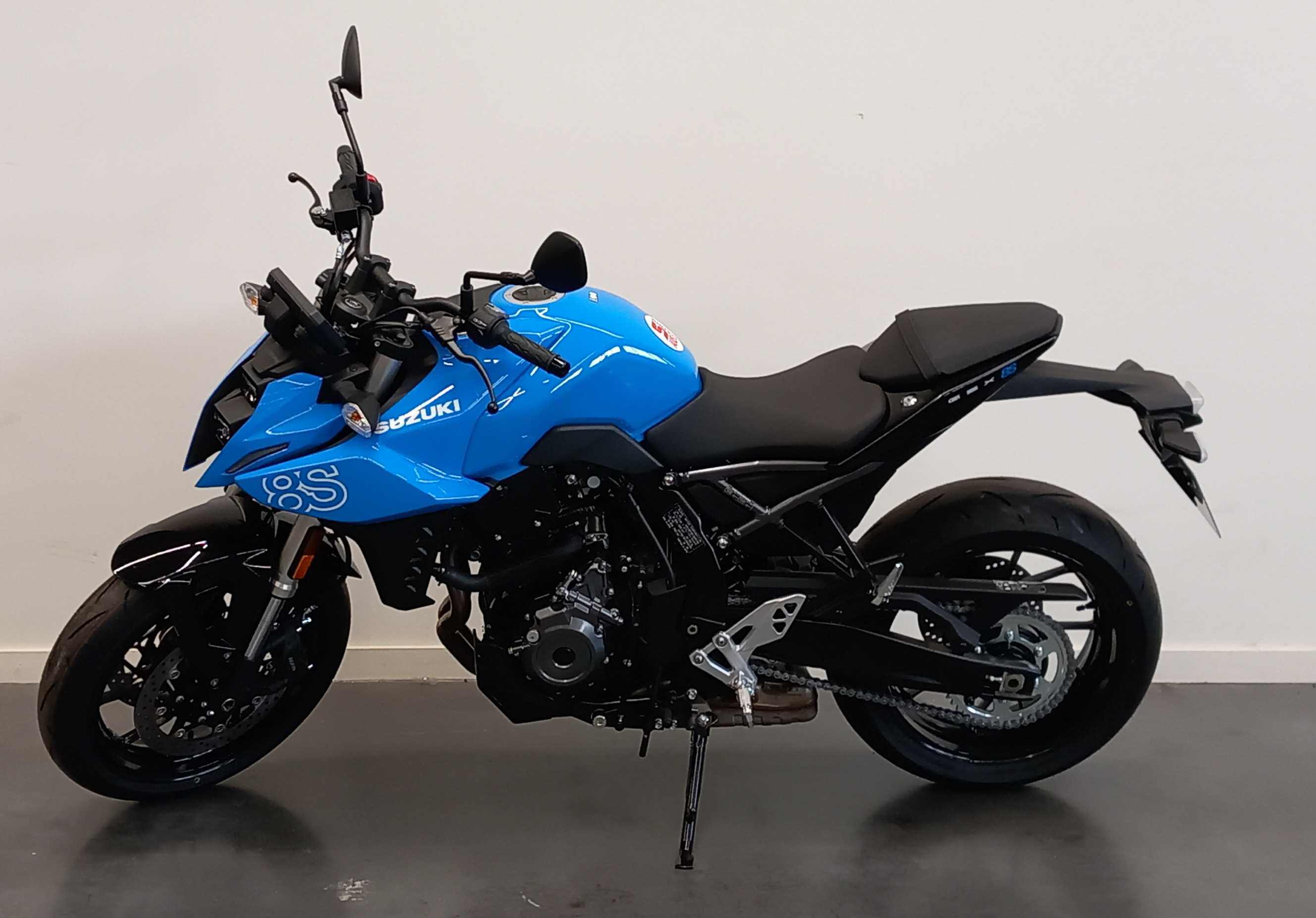 Suzuki GSX 800 8S 2025 HD vue gauche