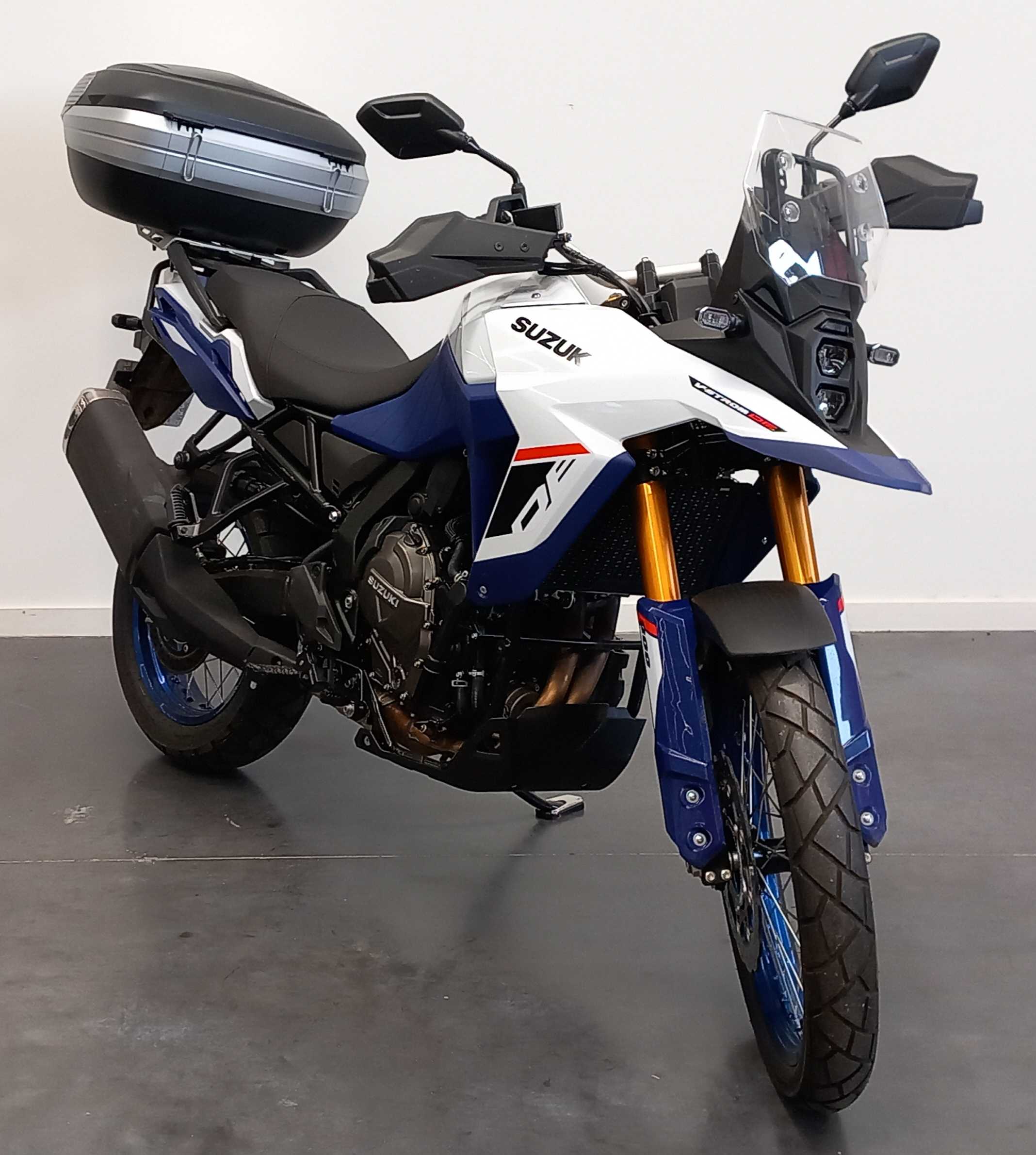 Suzuki DL 800 V-STROM DE 2025 HD vue 3/4 droite