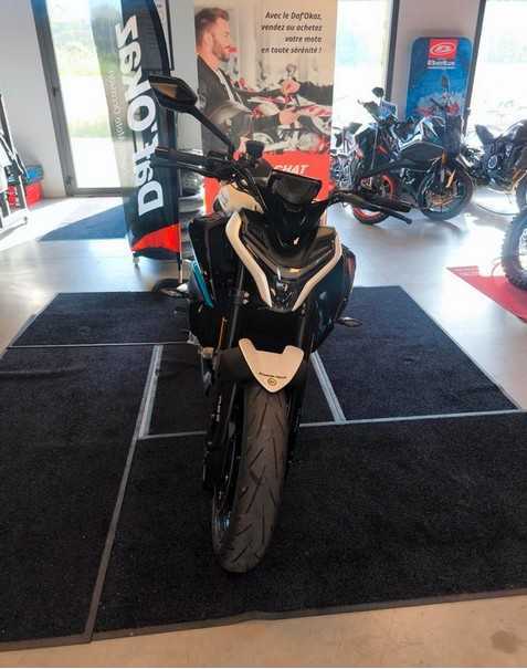 CFMOTO NK 675 2025 vue avant