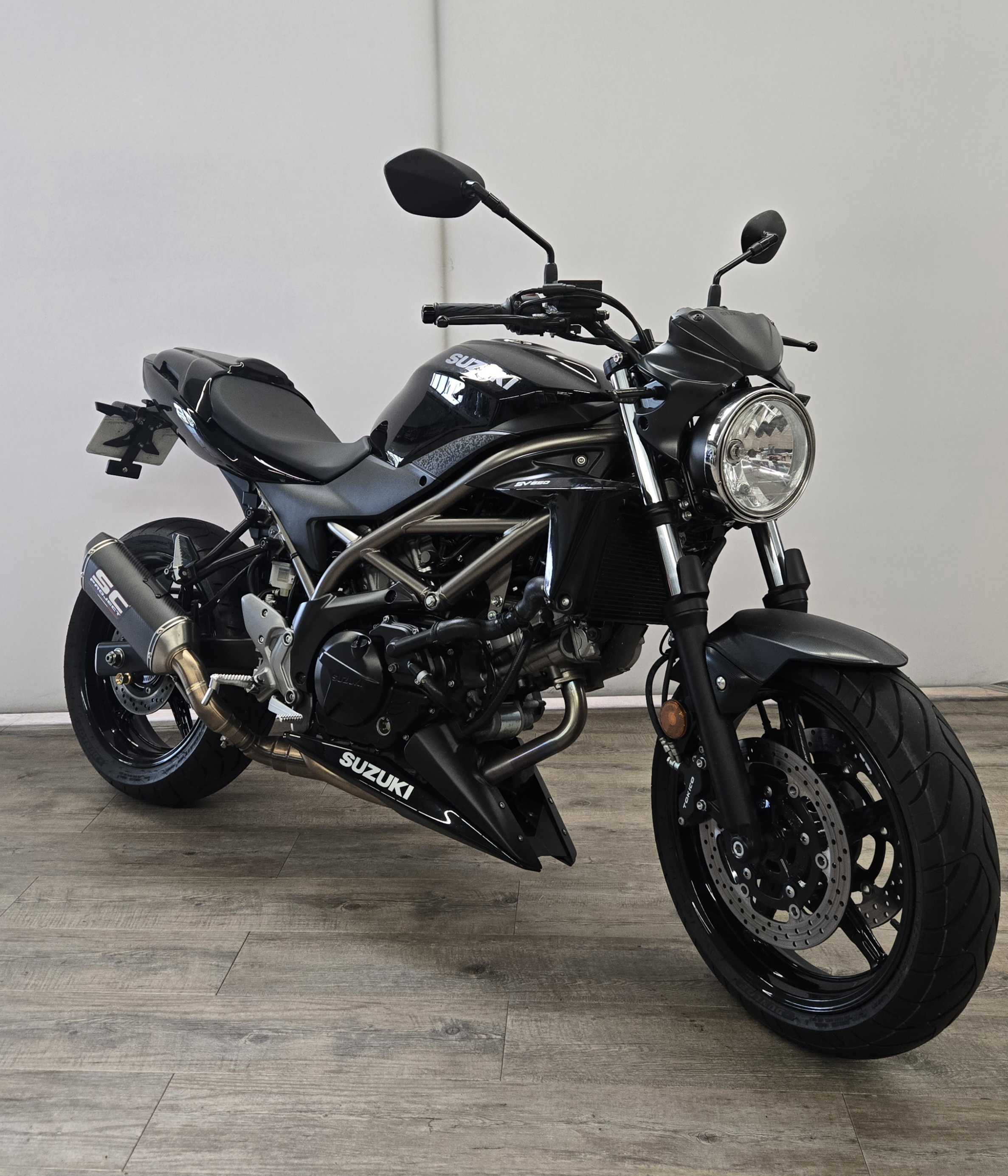 Suzuki SV 650 2022 HD vue 3/4 droite