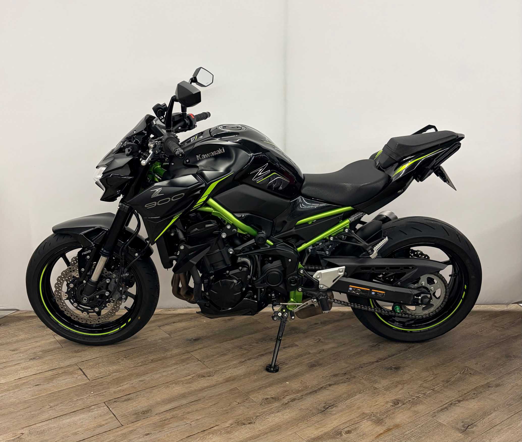 Kawasaki Z 900 2022 HD vue gauche