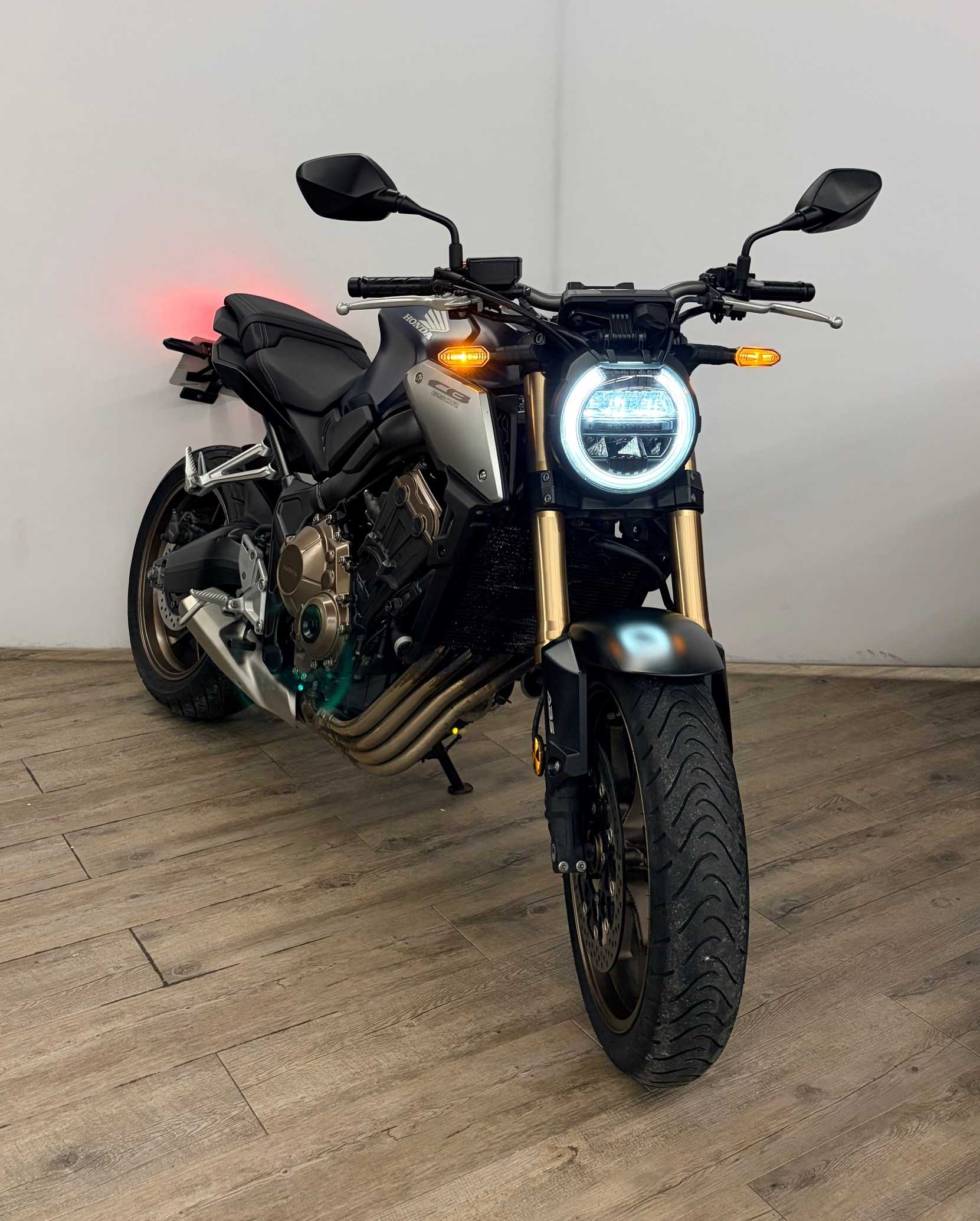 Honda CB 650 R 2019 HD vue 3/4 droite