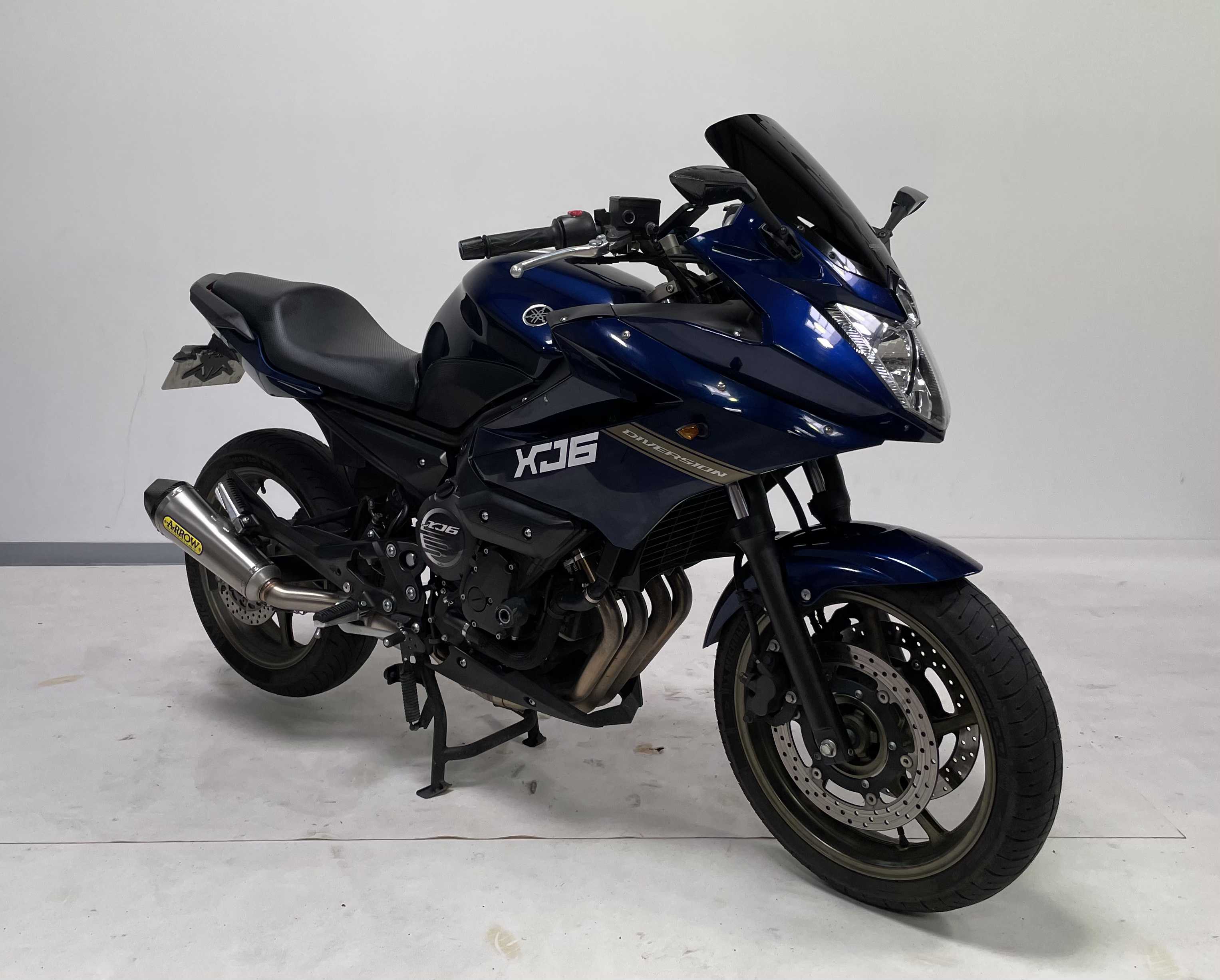 Yamaha XJ6 F Diversion 2011 HD vue 3/4 droite