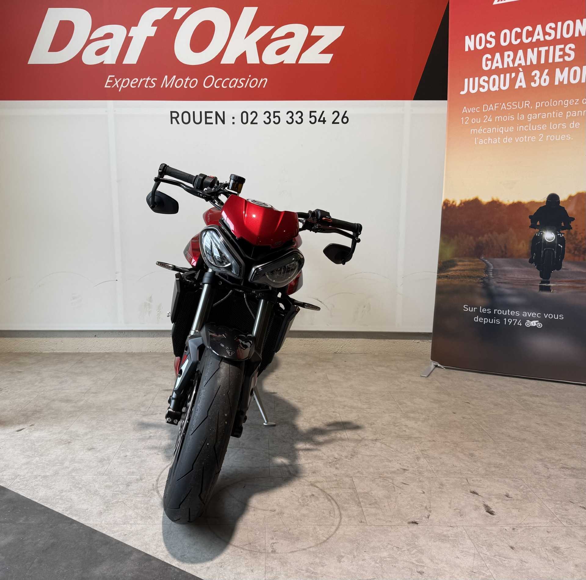Triumph 765 Street Triple RS 2023 HD vue avant