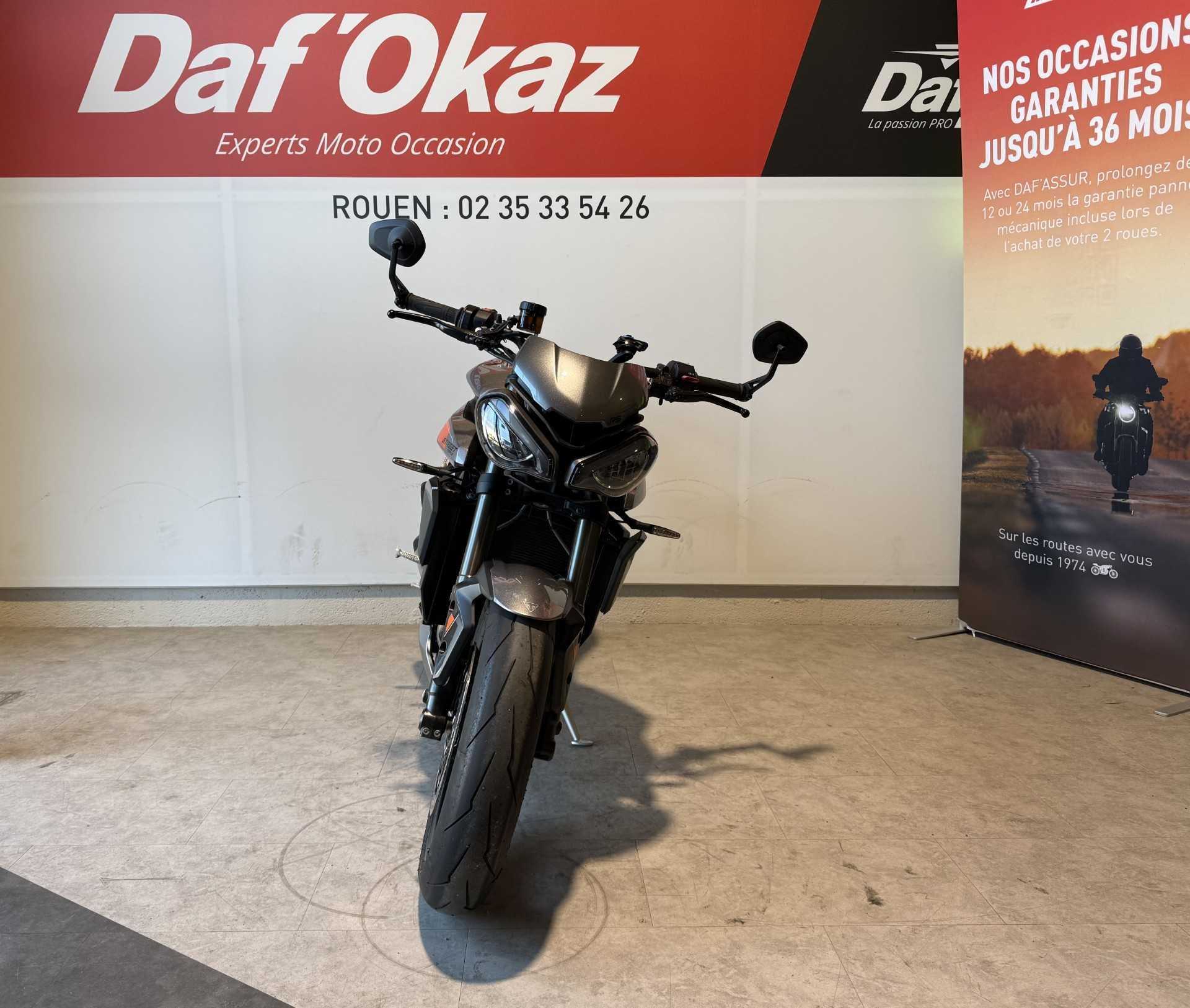 Triumph 765 Street Triple RS 2023 HD vue avant