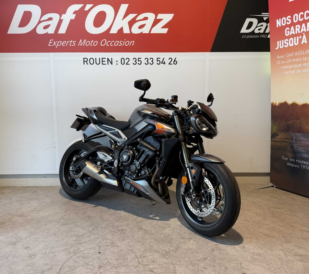 Triumph 765 Street Triple RS 2023 vue 3/4 droite