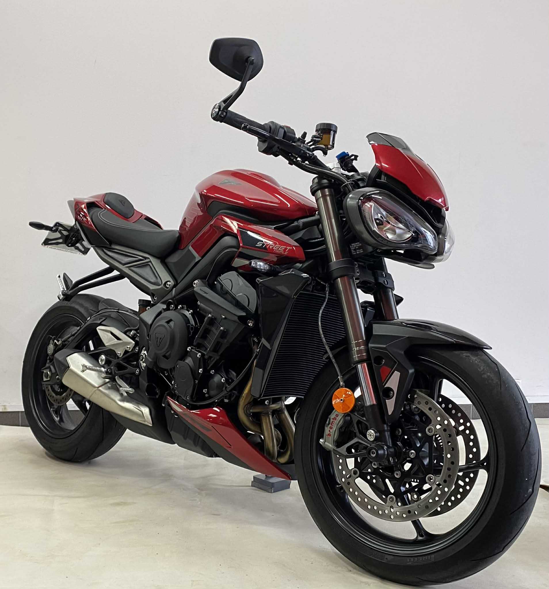 Triumph STREET TRIPLE RS 2025 HD vue 3/4 droite