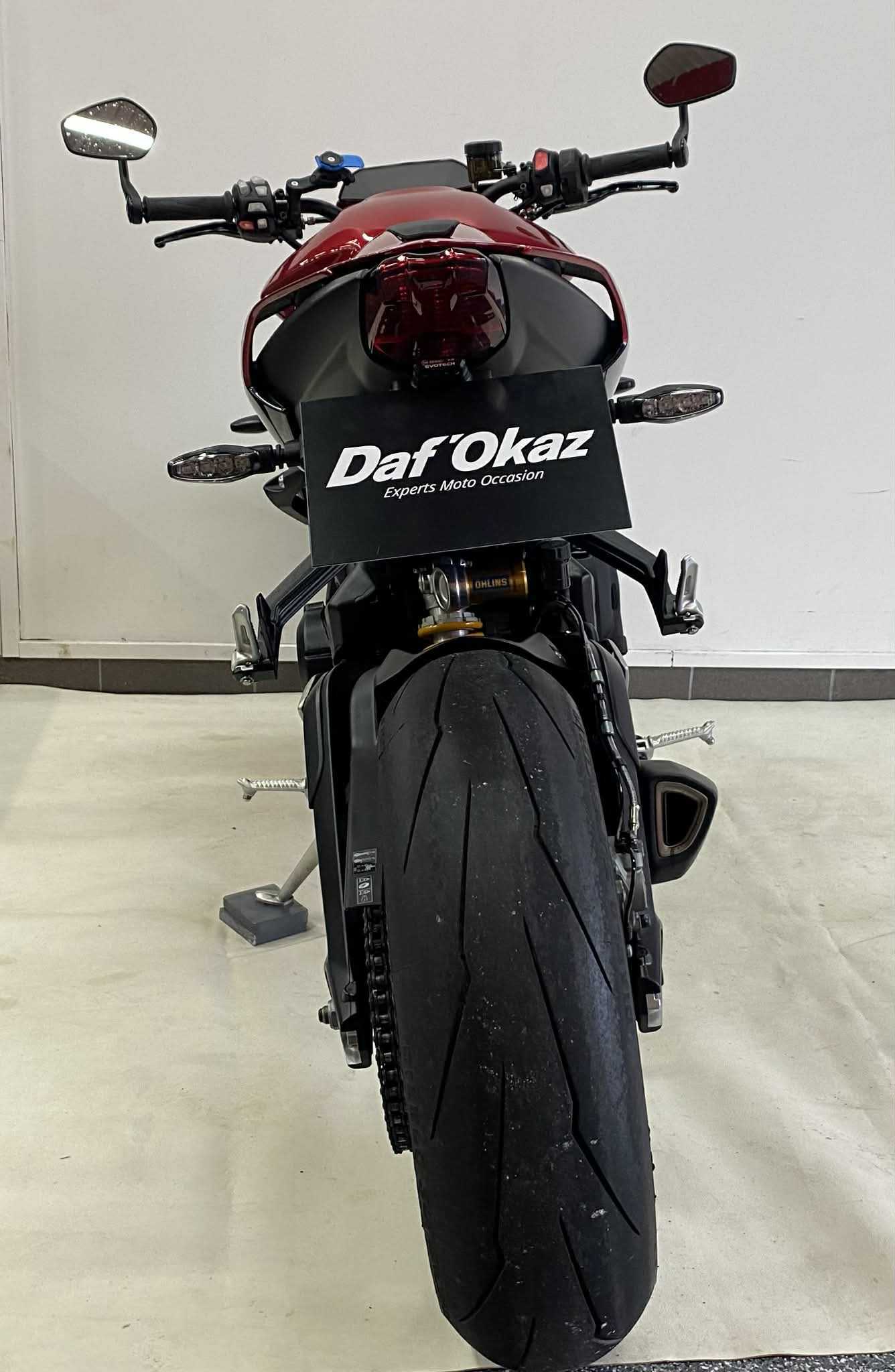 Triumph STREET TRIPLE RS 2025 HD vue arrière