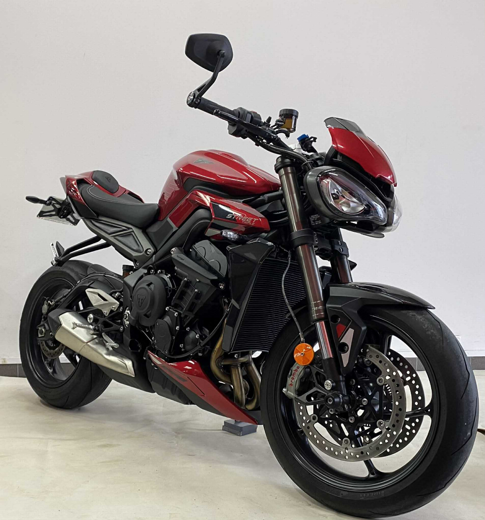 Triumph STREET TRIPLE RS 2025 vue 3/4 droite