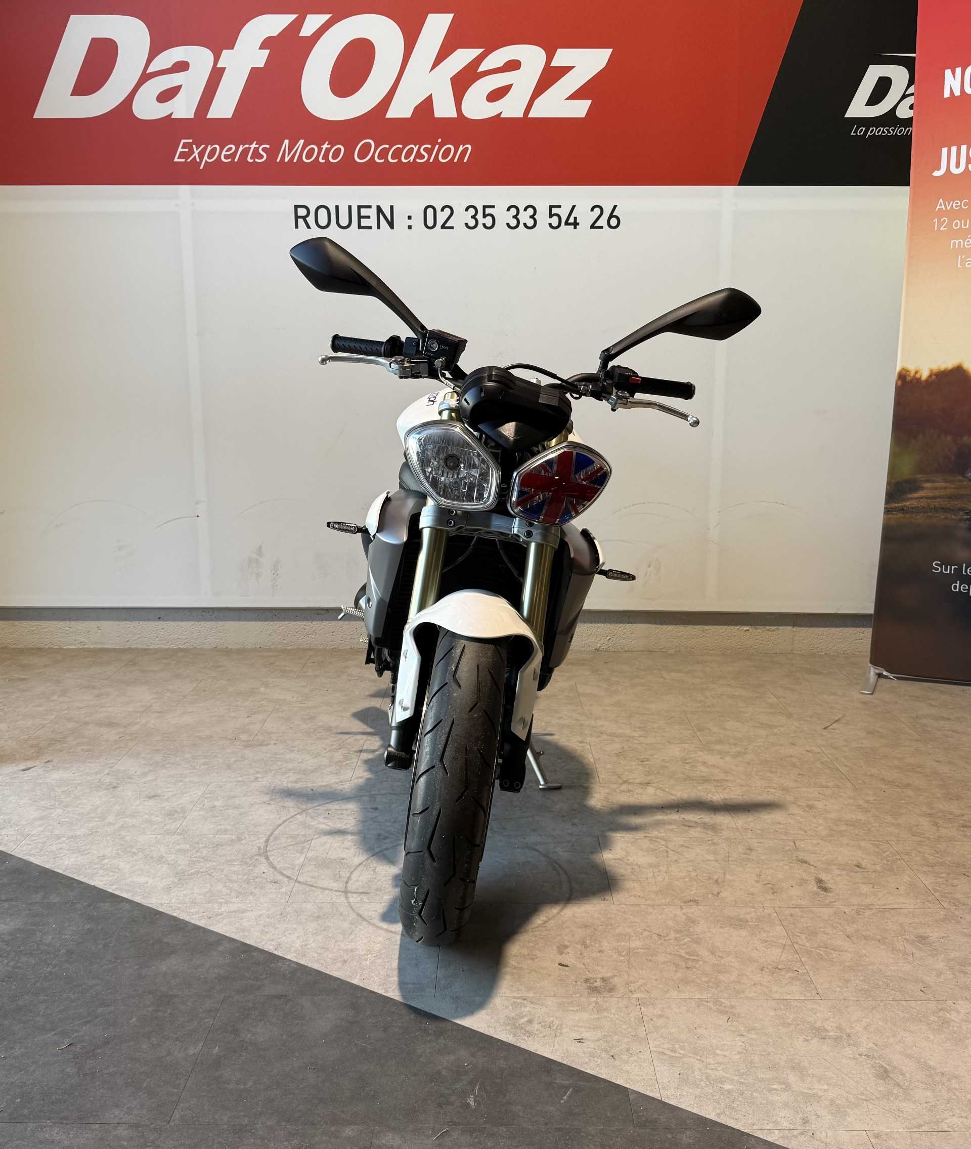 Triumph 675 Street Triple 2014 HD vue avant
