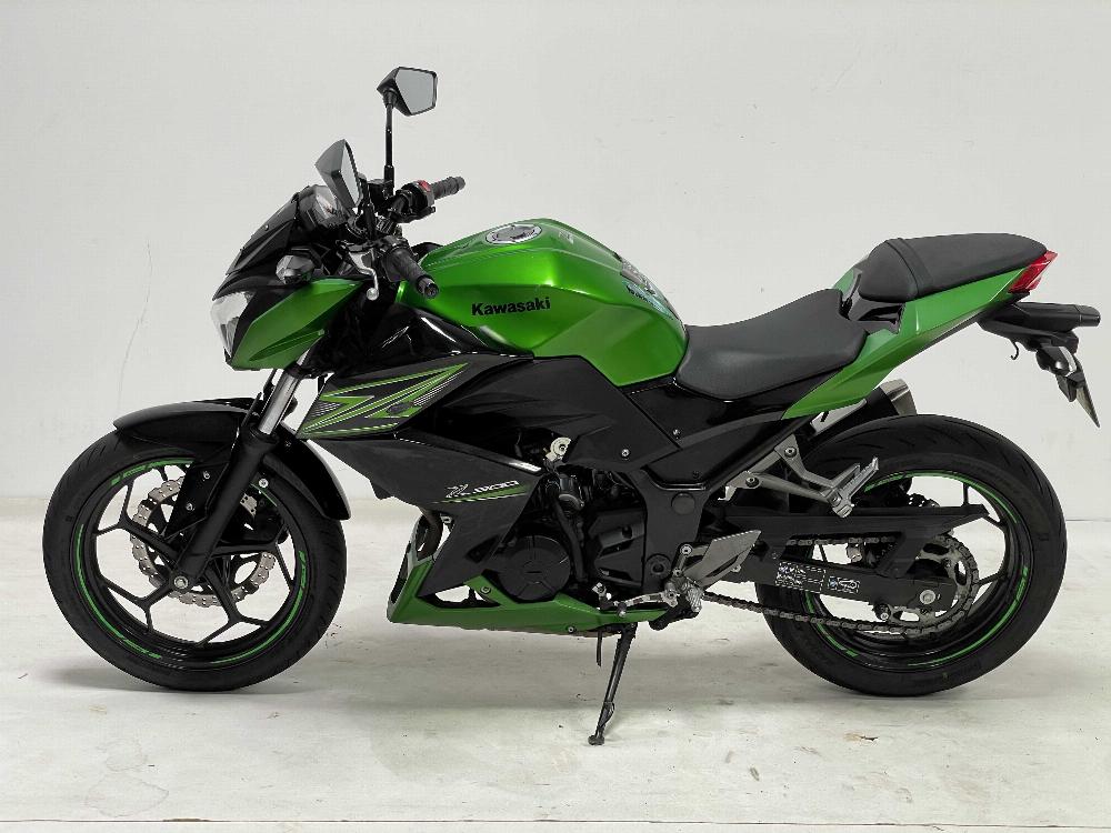 Kawasaki Z 300 2015 vue gauche