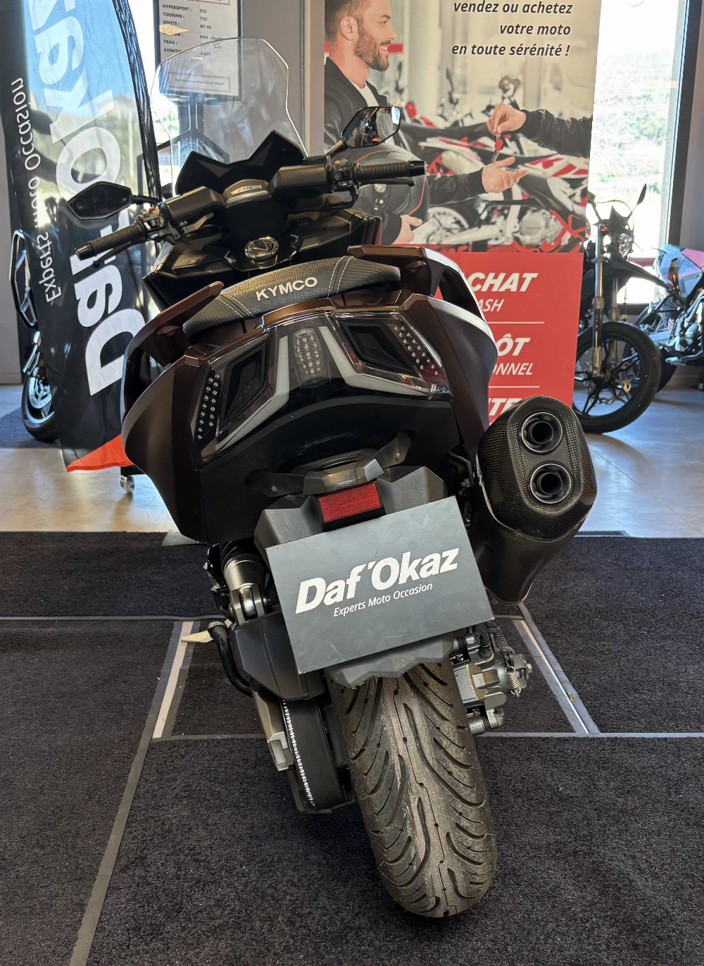 Kymco ak 550 2018 vue arrière