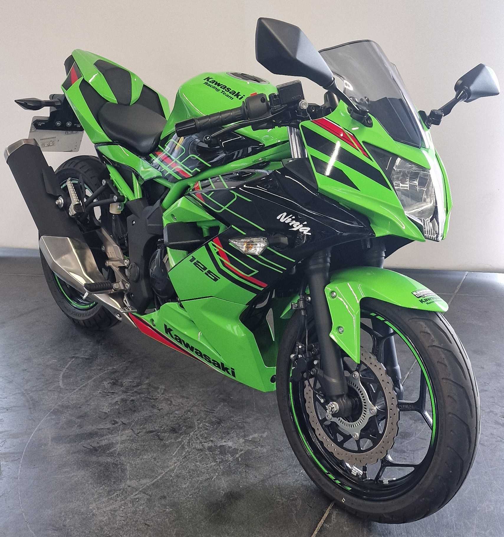 Kawasaki NINJA 125 2025 HD vue 3/4 droite