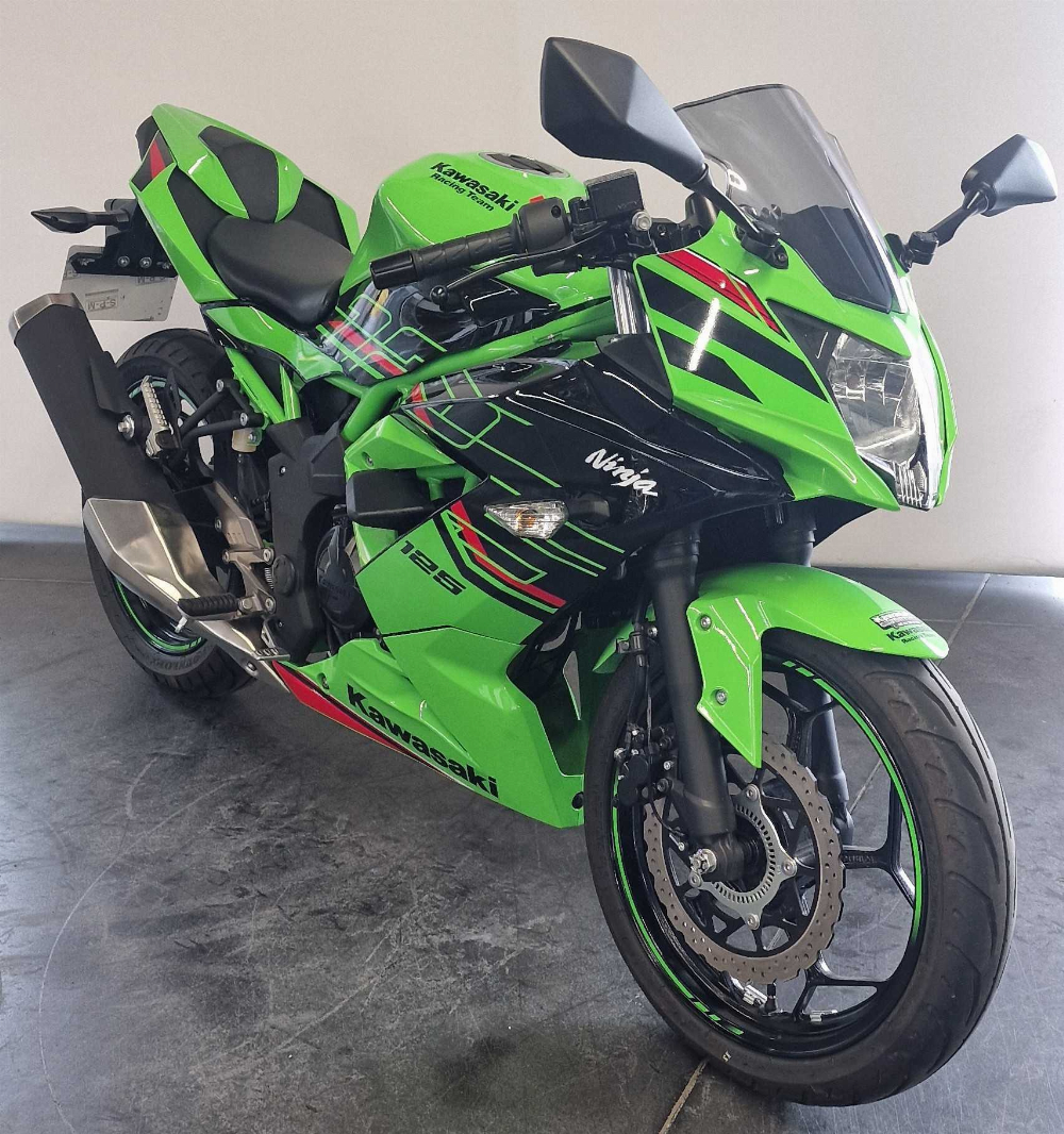 Kawasaki NINJA 125 2025 vue 3/4 droite