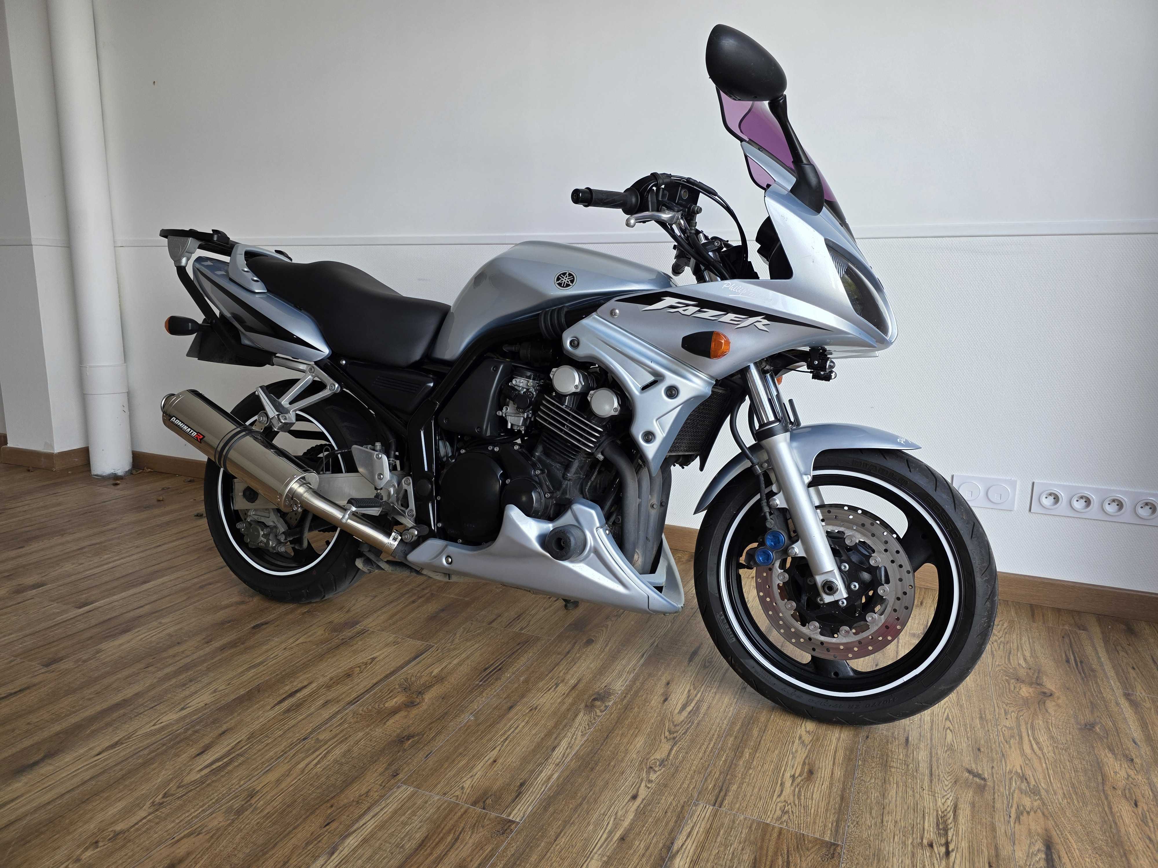 Yamaha FZ6 600 S FZ6 (Fazer) S 2004 HD vue 3/4 droite