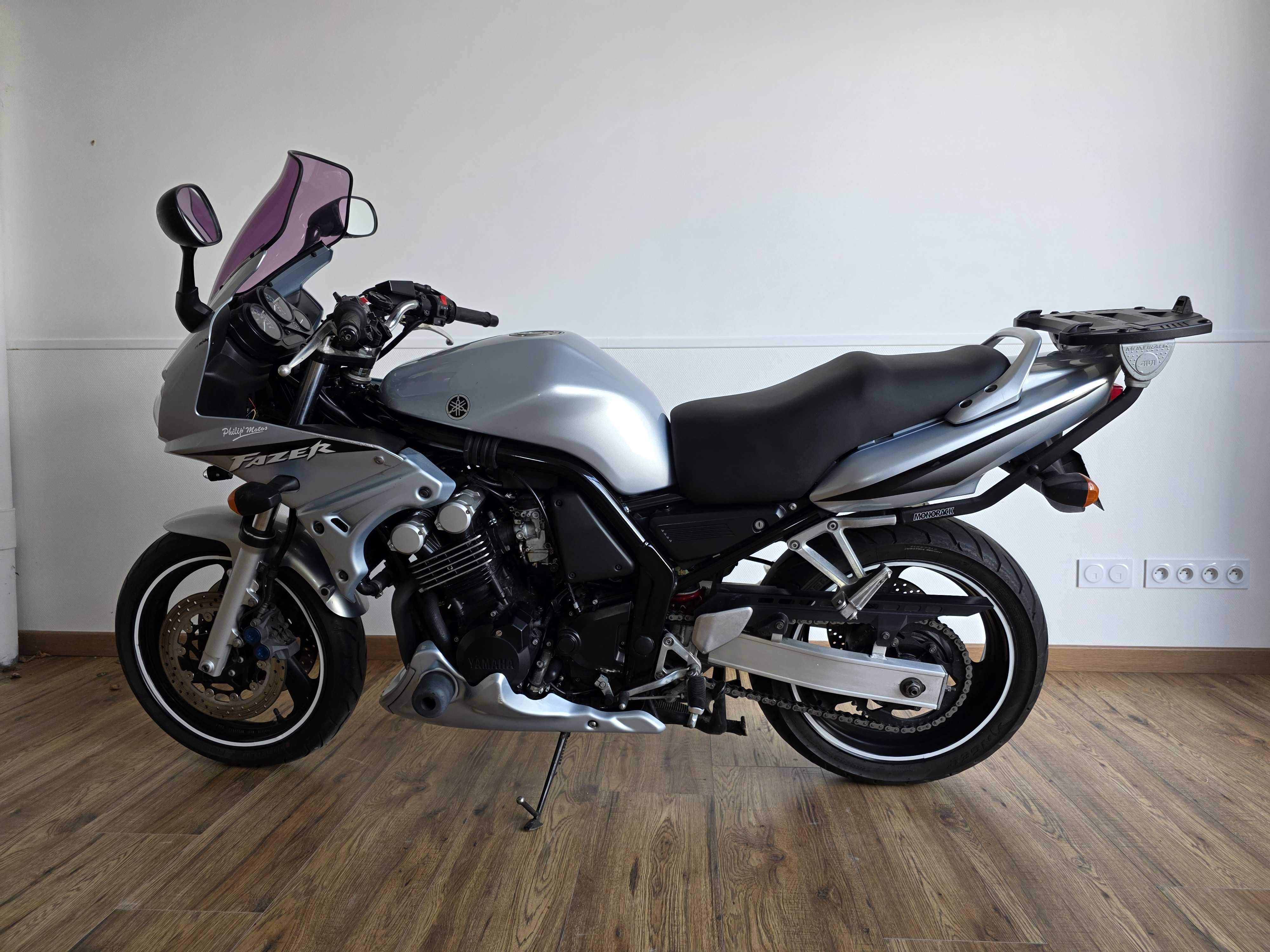 Yamaha FZ6 600 S FZ6 (Fazer) S 2004 HD vue gauche