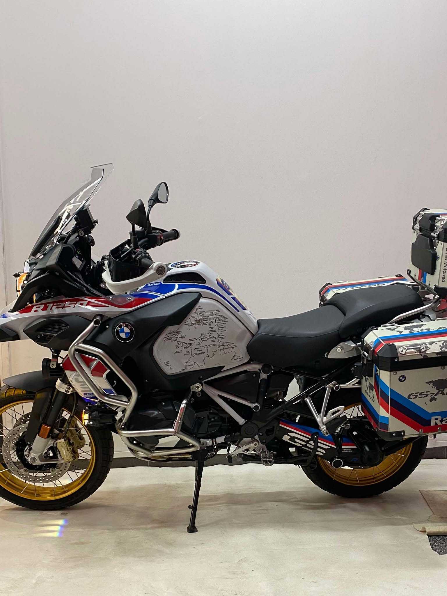 BMW R 1250 GS Adventure 2022 HD vue gauche
