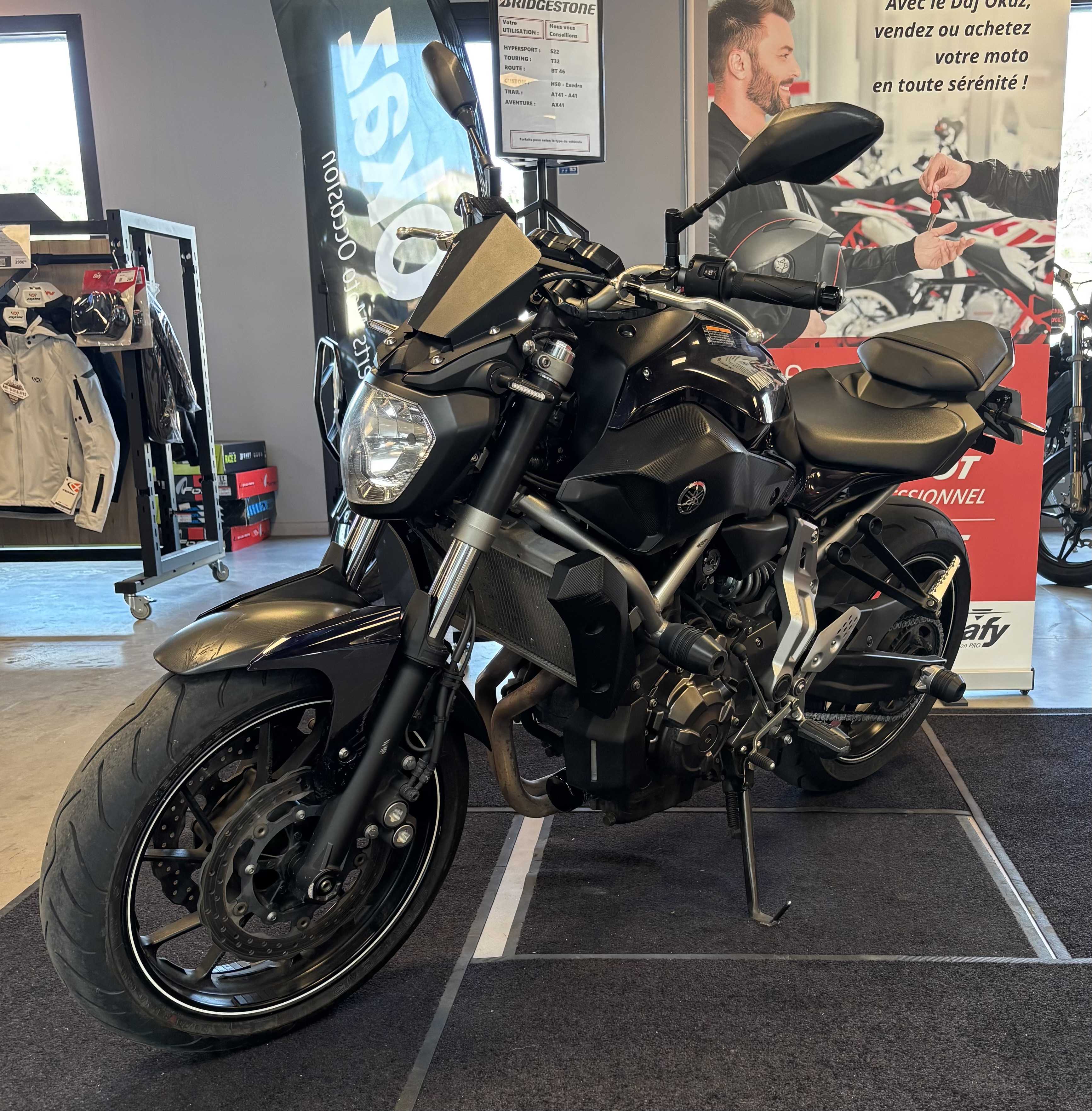 Yamaha MT-07 ABS 2015 HD vue 3/4 droite