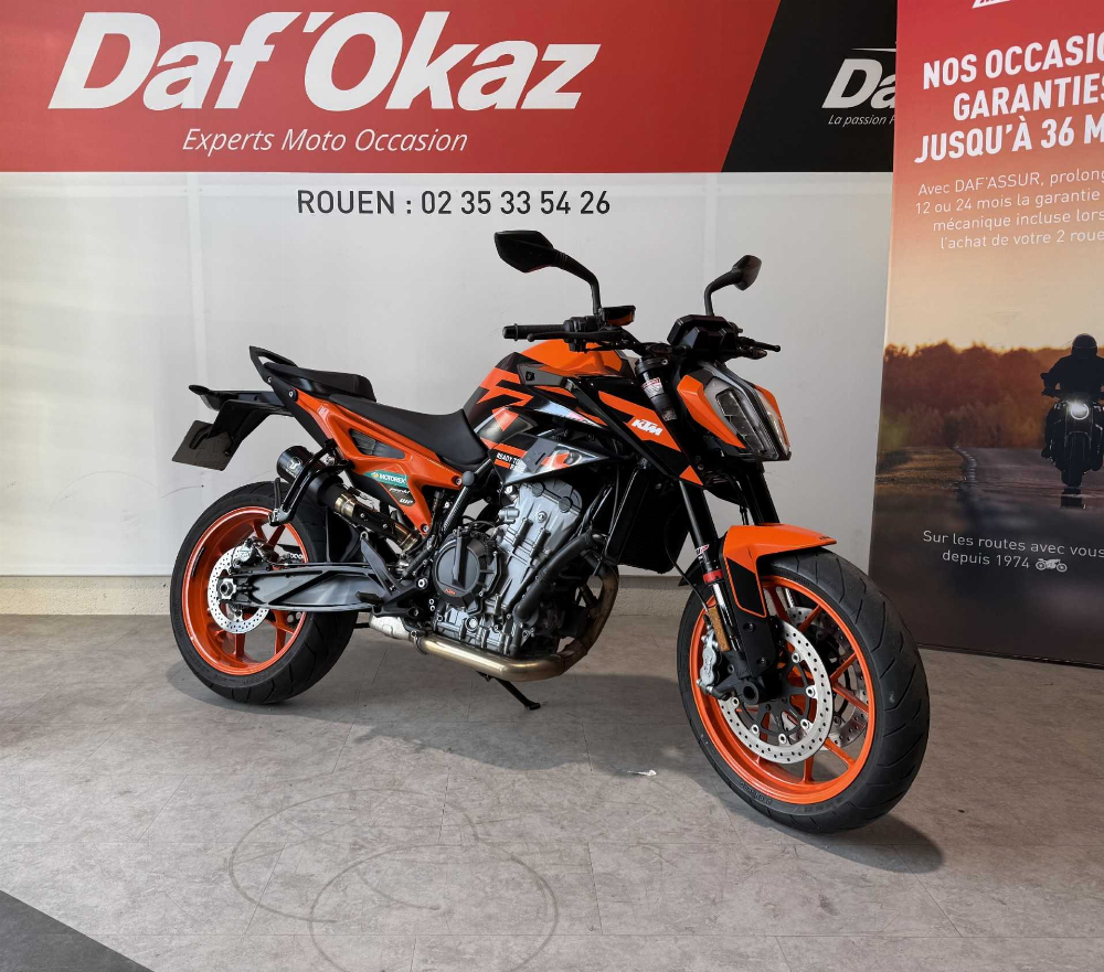 KTM 890 DUKE GP GP 2023 vue 3/4 droite