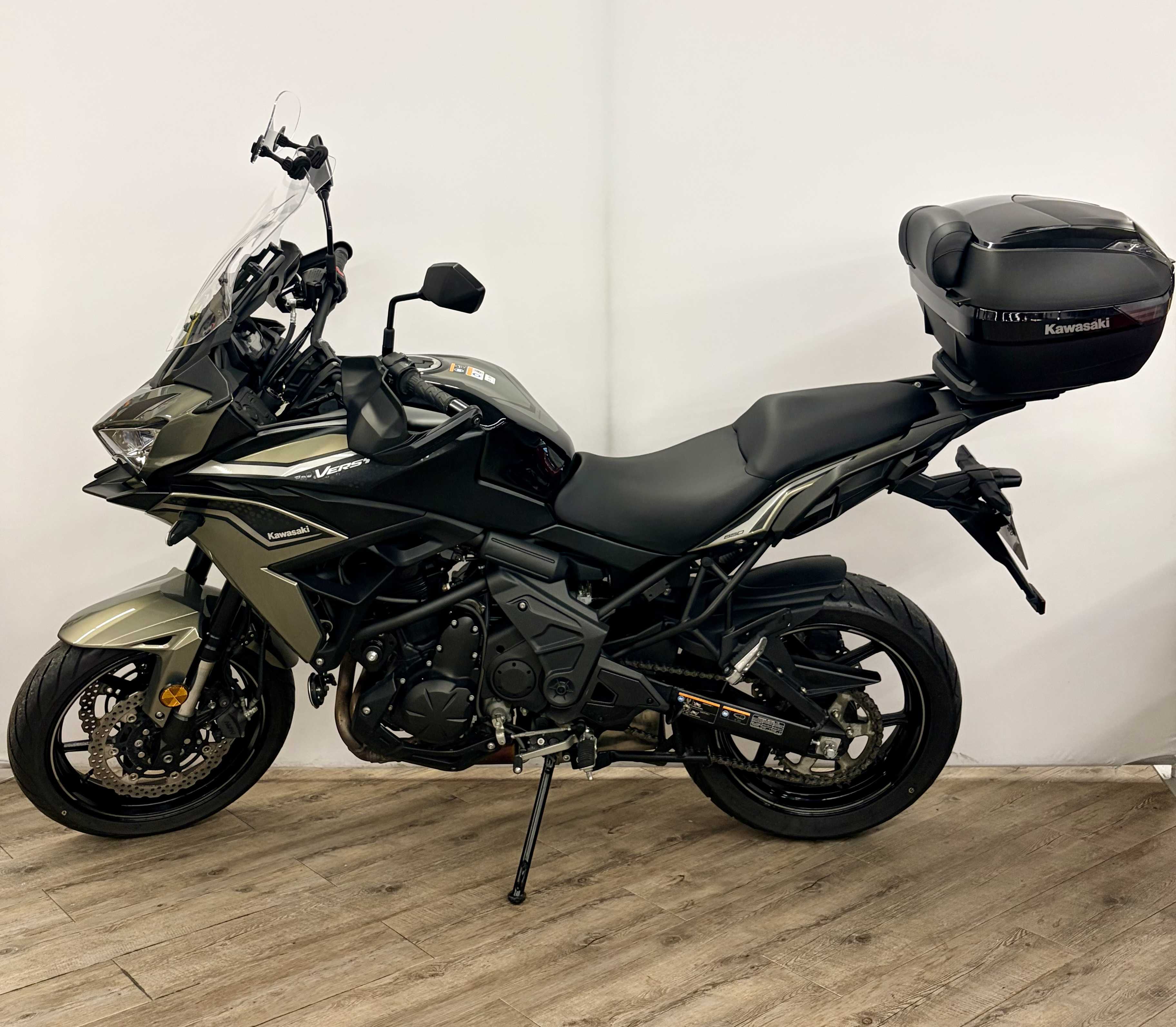 Kawasaki KLE 650 Versys Tourer 2022 HD vue gauche