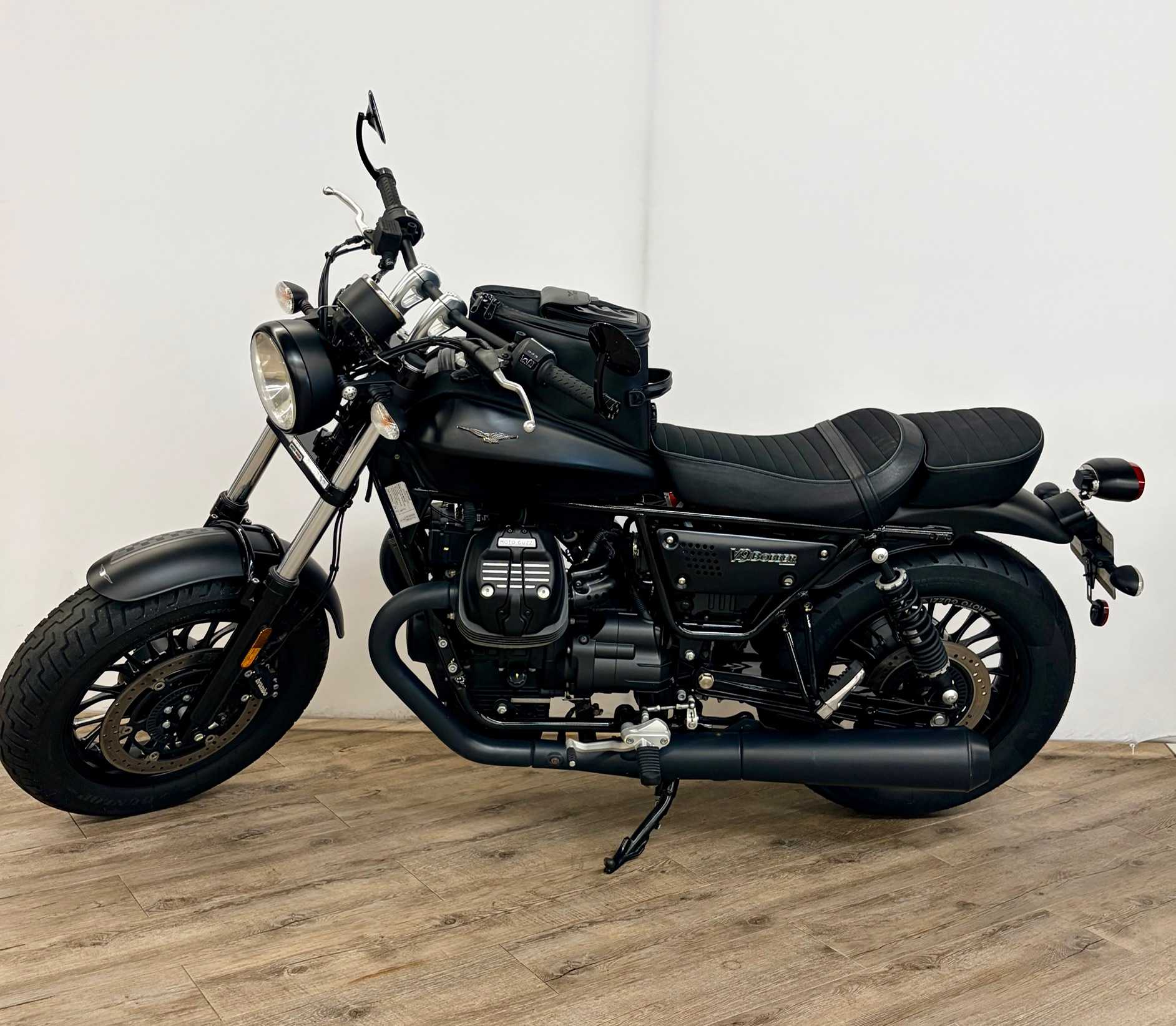 Moto Guzzi V9 BOBBER V9 BOBBER 2020 HD vue arrière