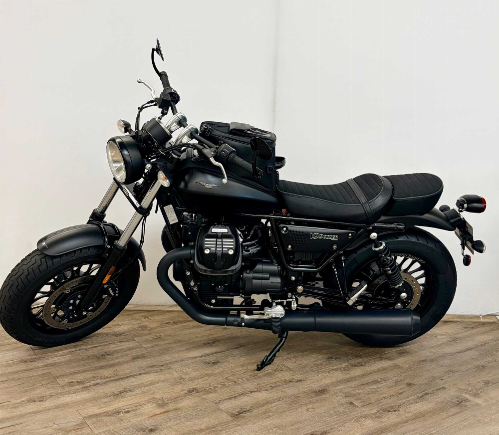 Moto Guzzi V9 BOBBER V9 BOBBER 2020 vue gauche