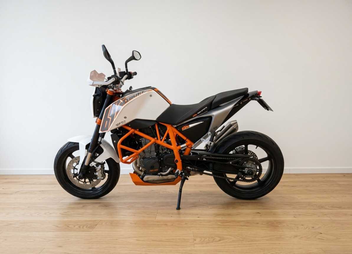 KTM 690 Duke 2012 HD vue gauche