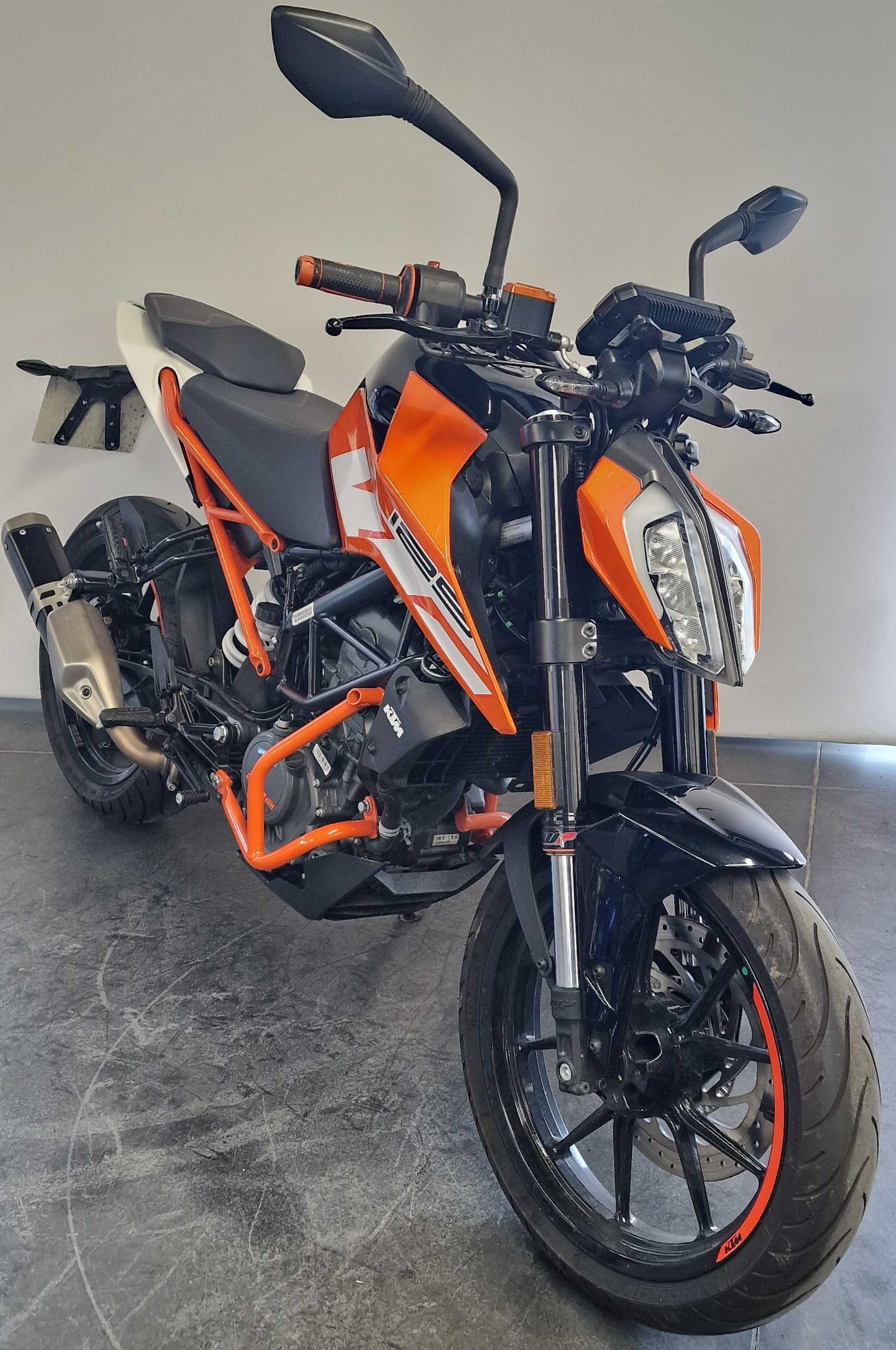 KTM 125 Duke 2019 HD vue 3/4 droite
