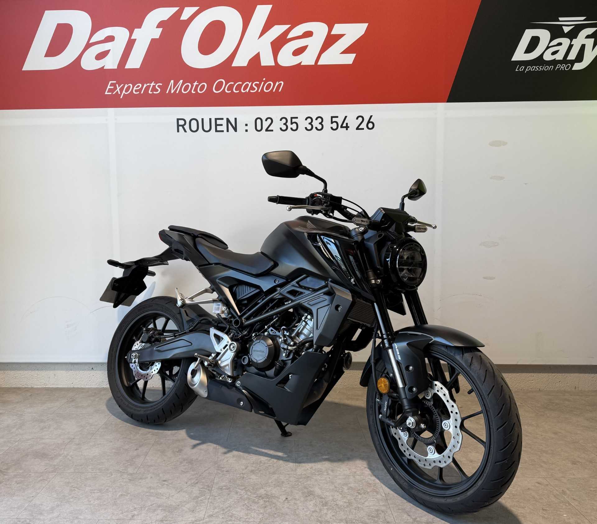 Honda CB 125 R 2024 HD vue 3/4 droite