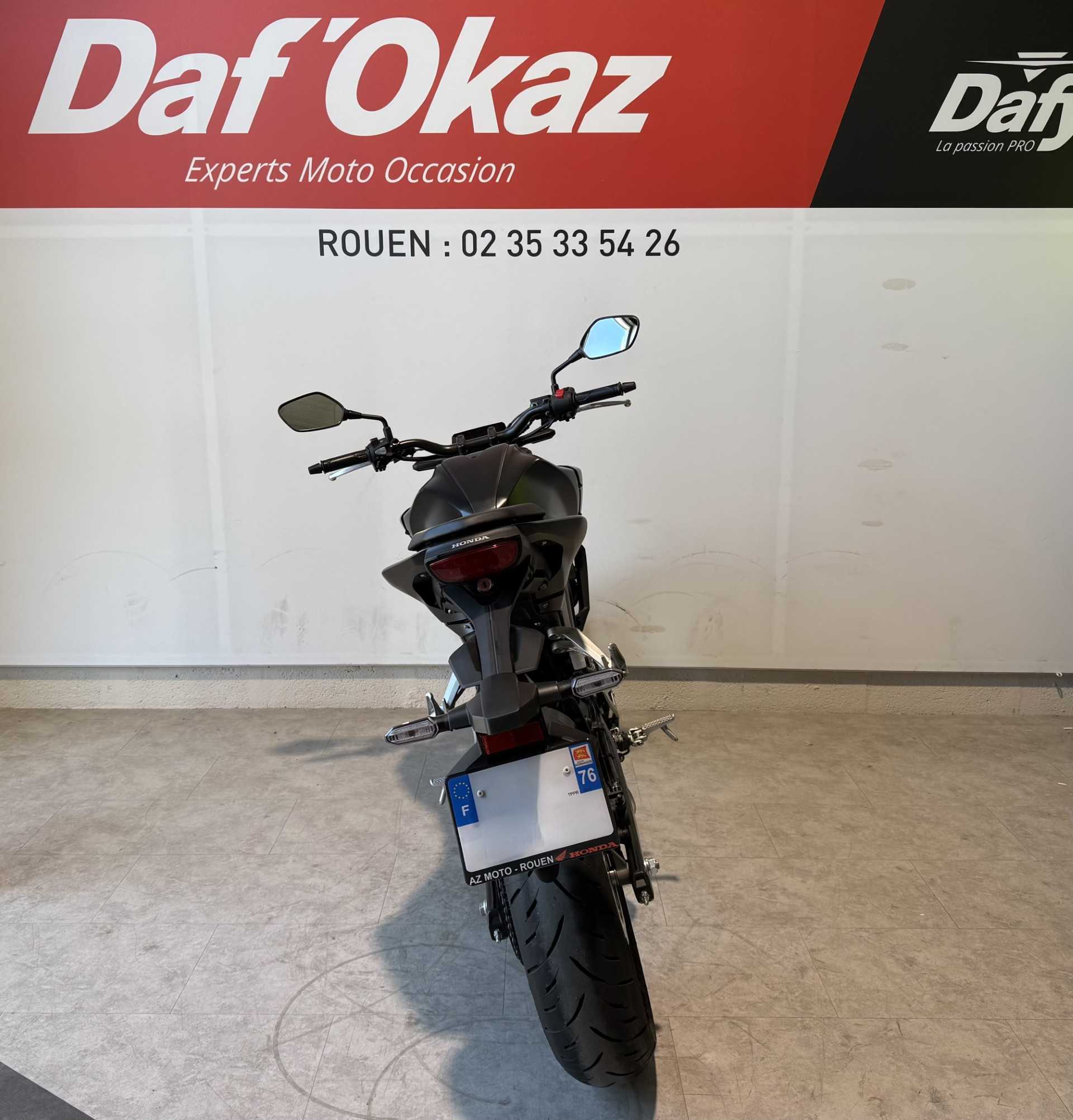 Honda CB 125 R 2024 HD vue arrière
