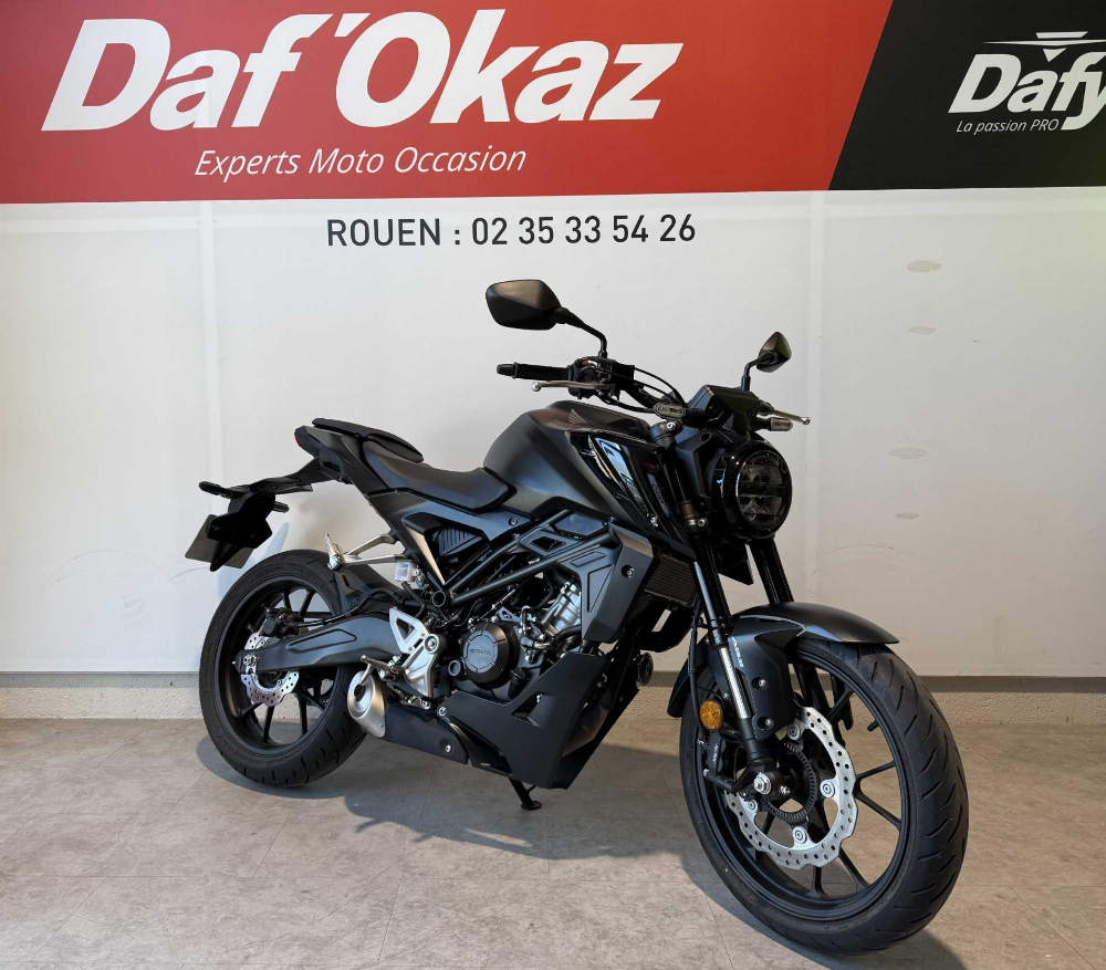 Honda CB 125 R 2024 vue 3/4 droite