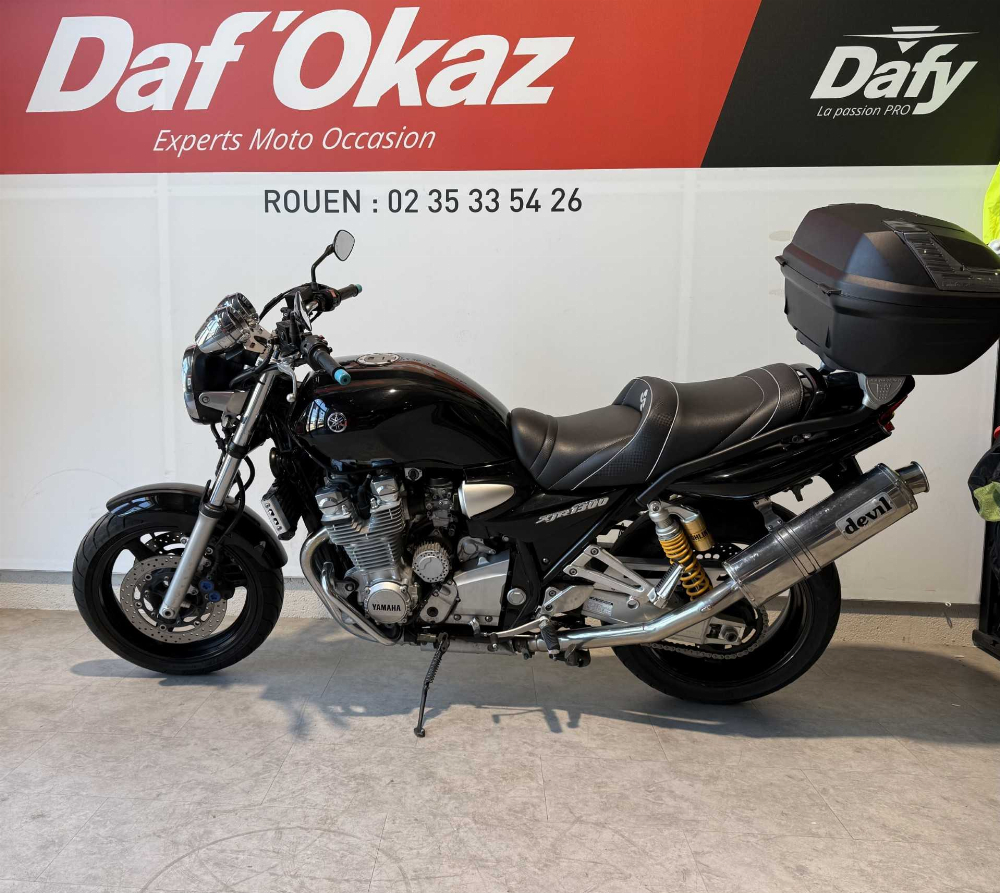 Yamaha XJR 1300 2006 vue gauche