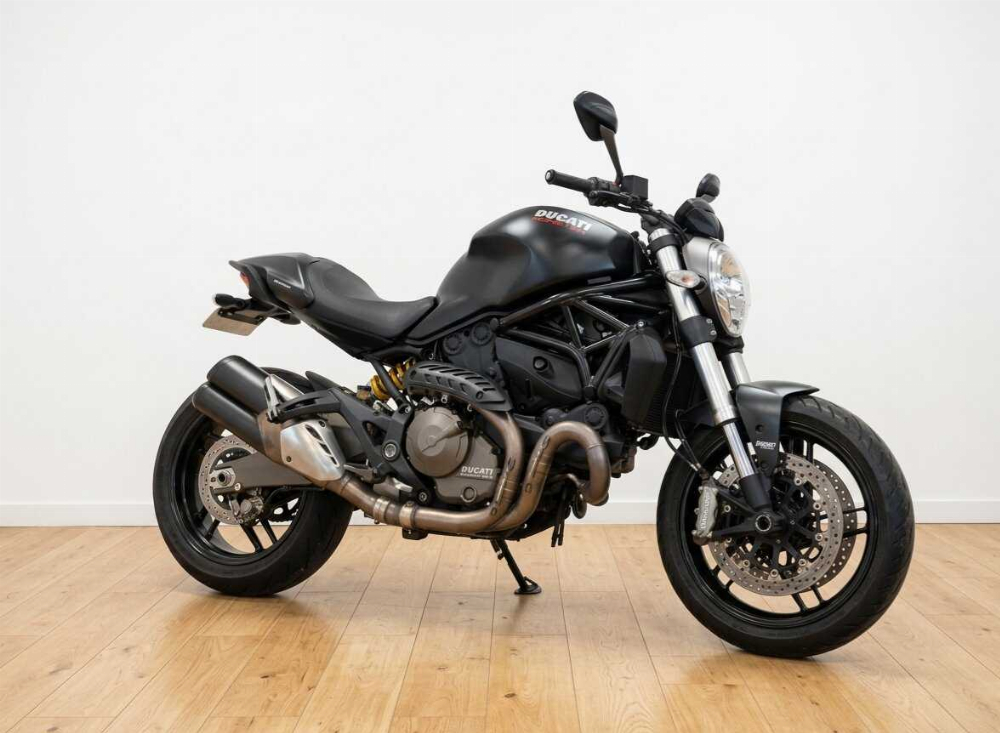 Ducati 821 Monster Dark 2015 vue 3/4 droite