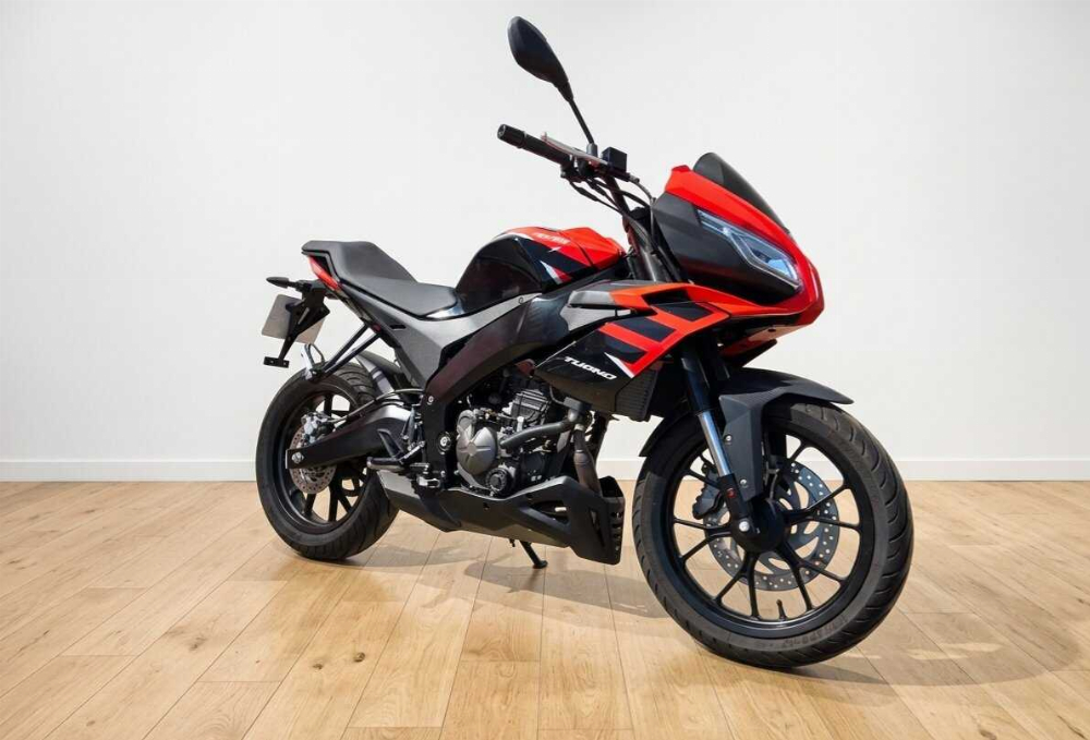 Aprilia Tuono 125 2020 vue 3/4 droite