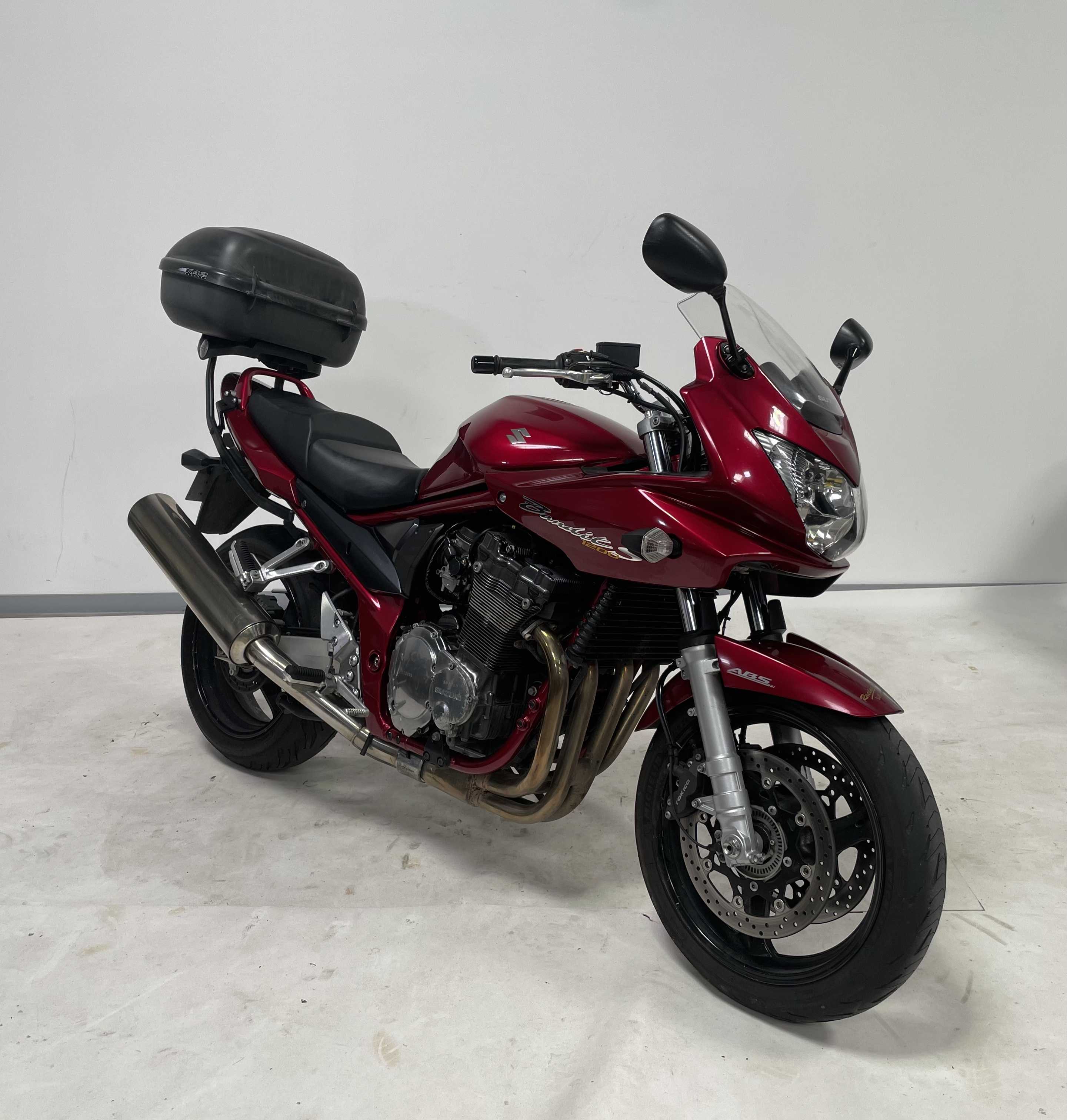 Suzuki GSF 1200 S Bandit ABS 2006 HD vue 3/4 droite