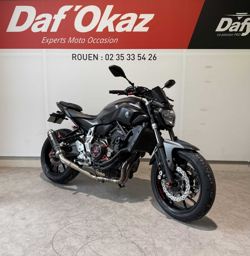 Yamaha MT-07 ABS 2016 vue 3/4 droite
