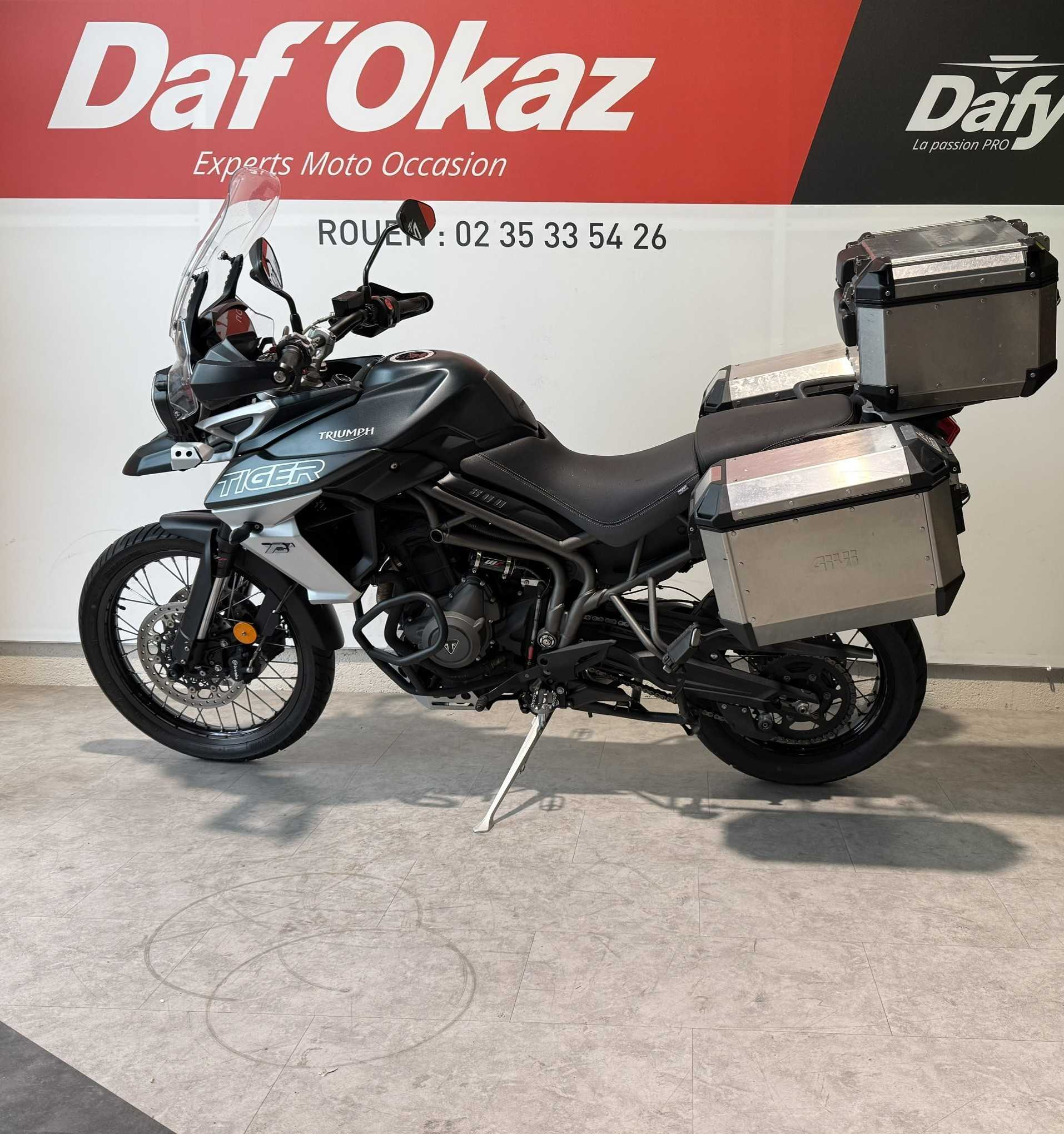 Triumph 800 Tiger XCA 2018 HD vue gauche