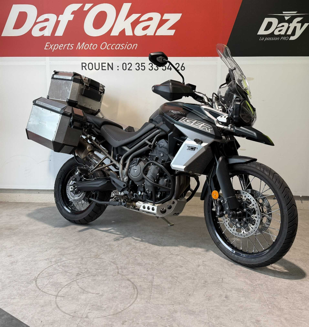 Triumph 800 Tiger XCA 2018 vue 3/4 droite