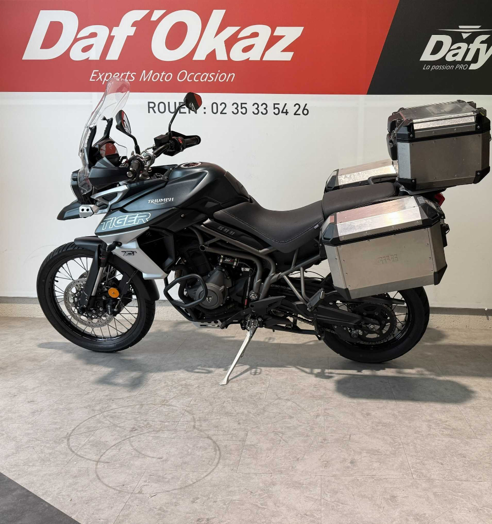 Triumph 800 Tiger XCA 2018 vue gauche