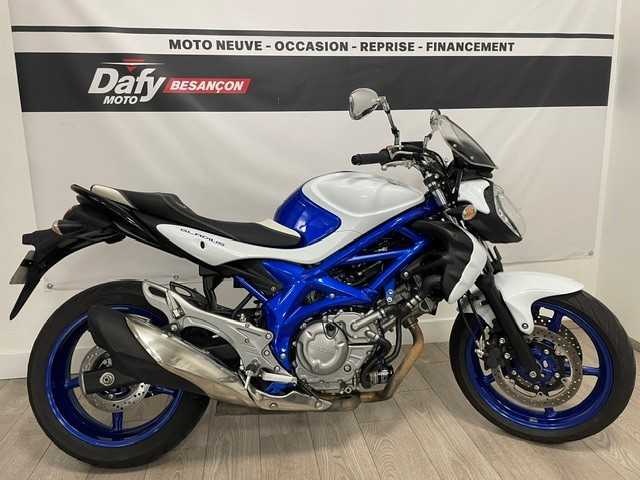 Suzuki SFV 650 Gladius 2011 vue 3/4 droite