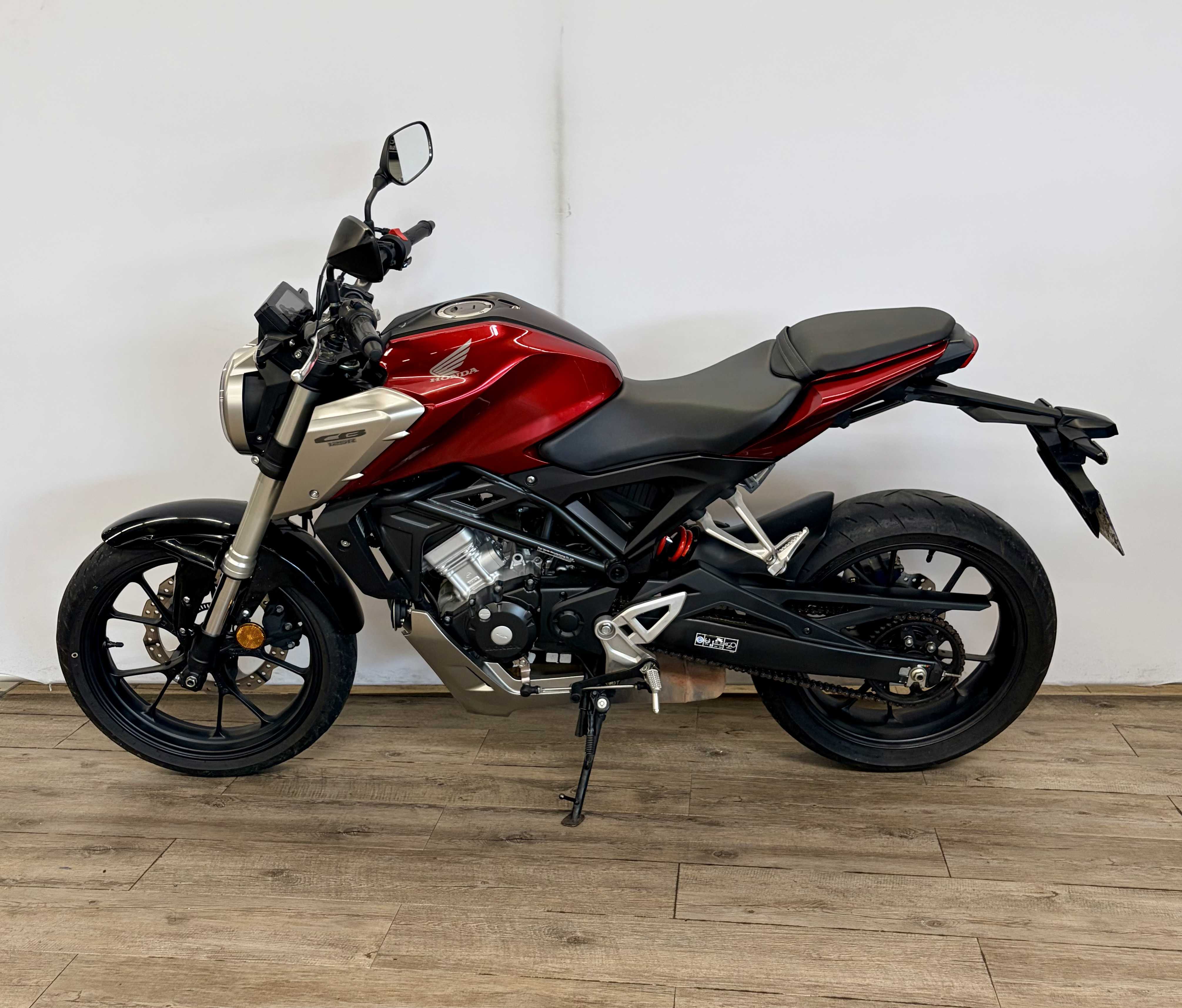 Honda CB 125 R 2018 HD vue gauche