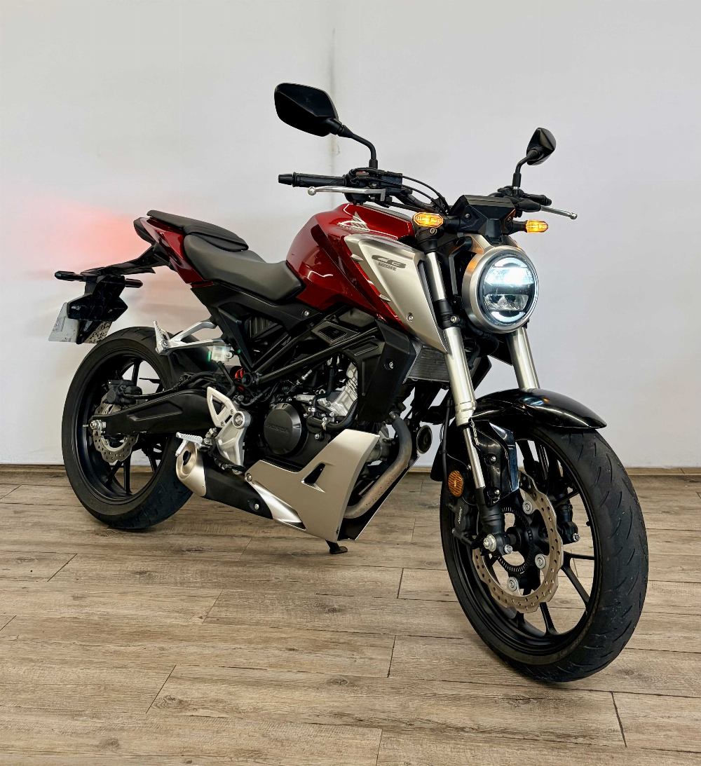 Honda CB 125 R 2018 vue 3/4 droite