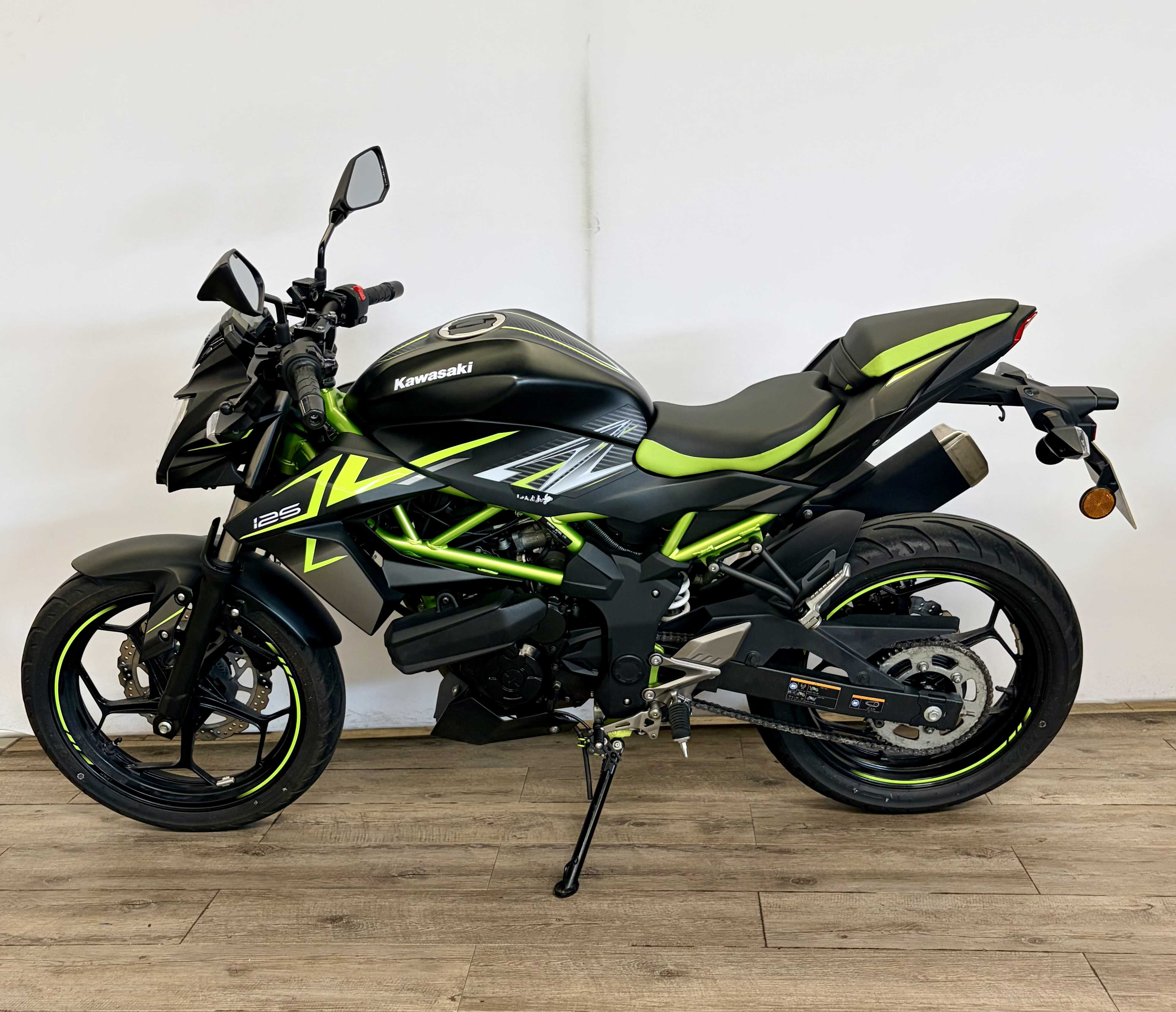 Kawasaki Z 125 2022 HD vue gauche